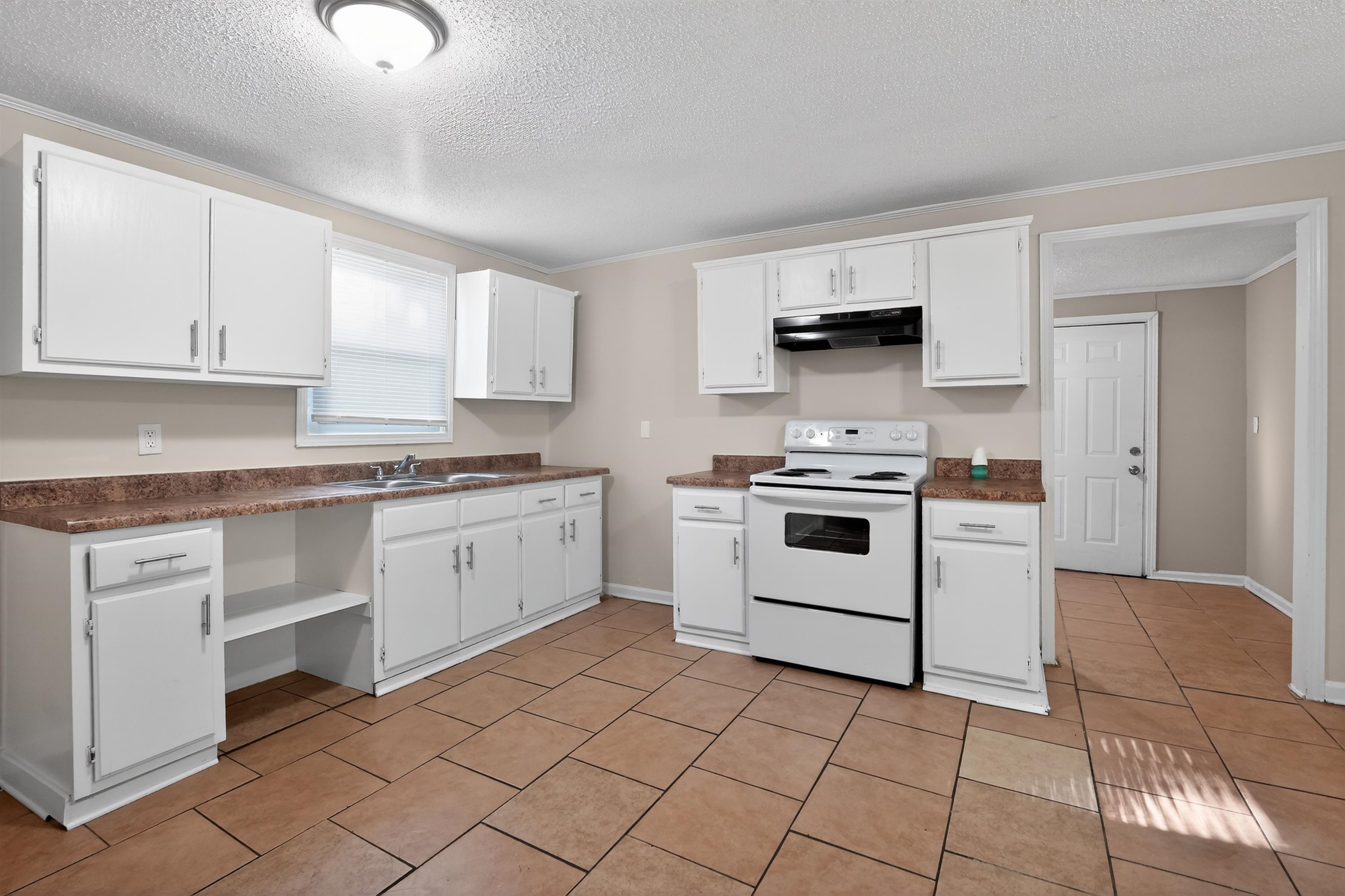 2055 Burnham Ave Property Photo 27
