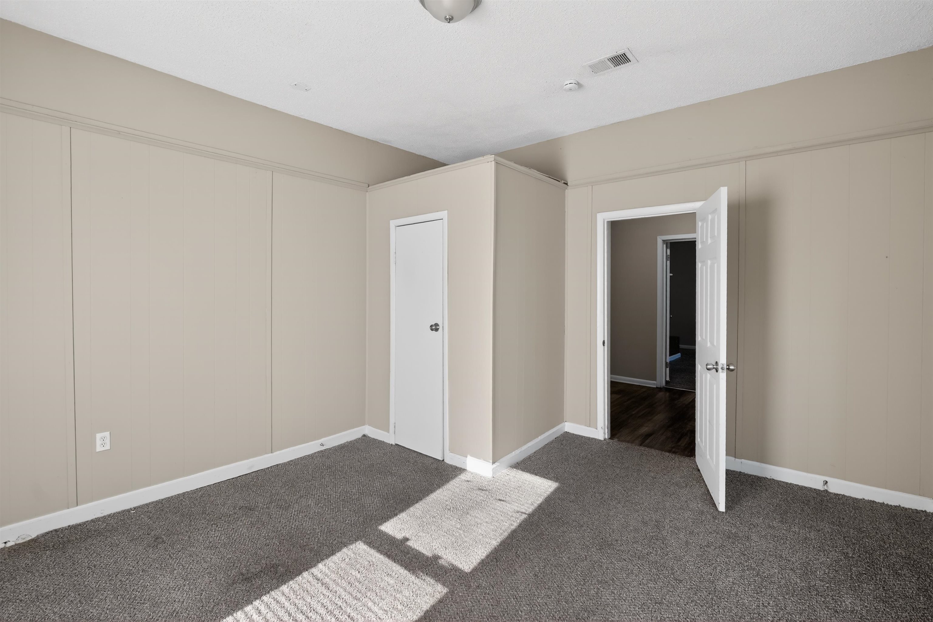 2055 Burnham Ave Property Photo 28