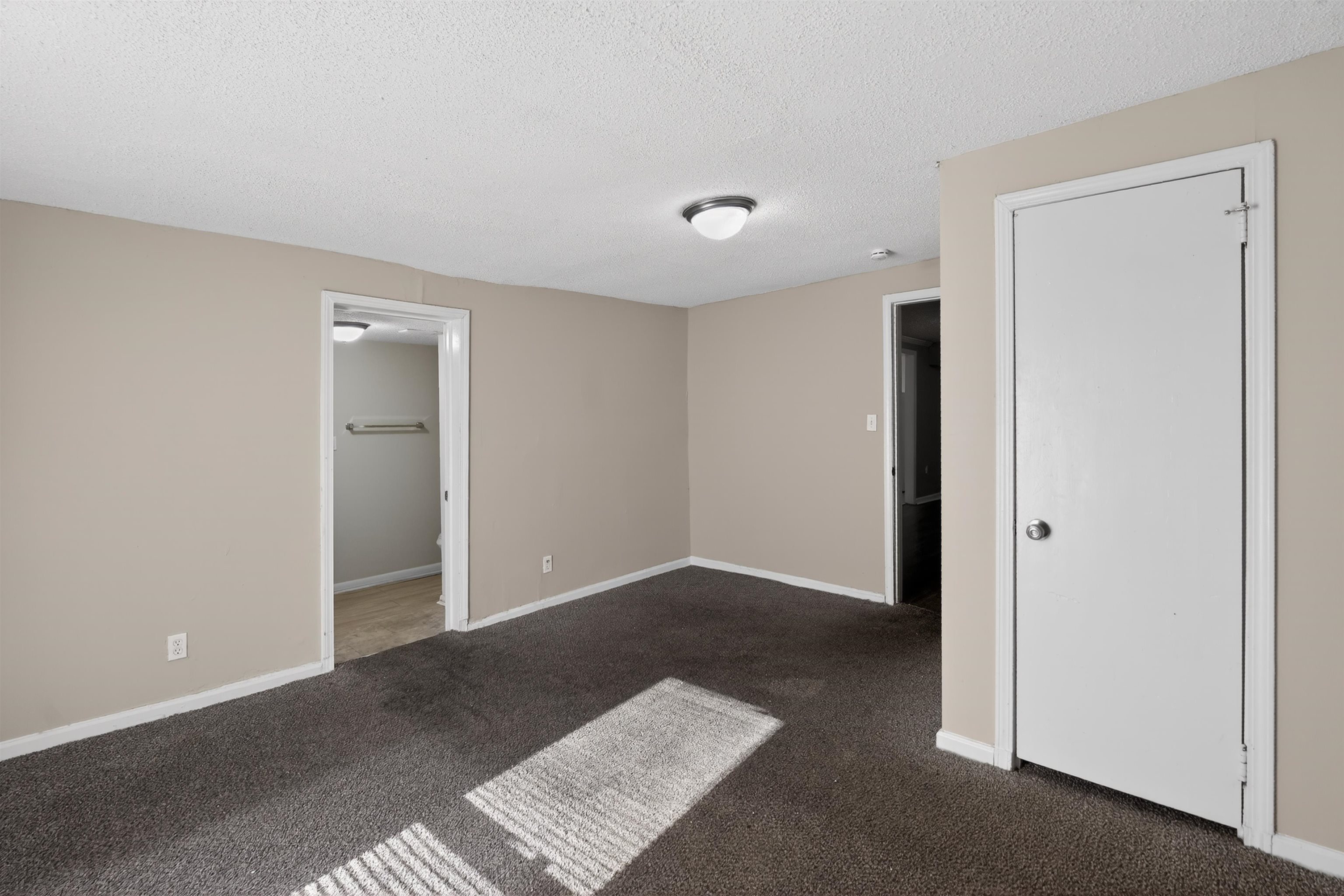 2055 Burnham Ave Property Photo 29