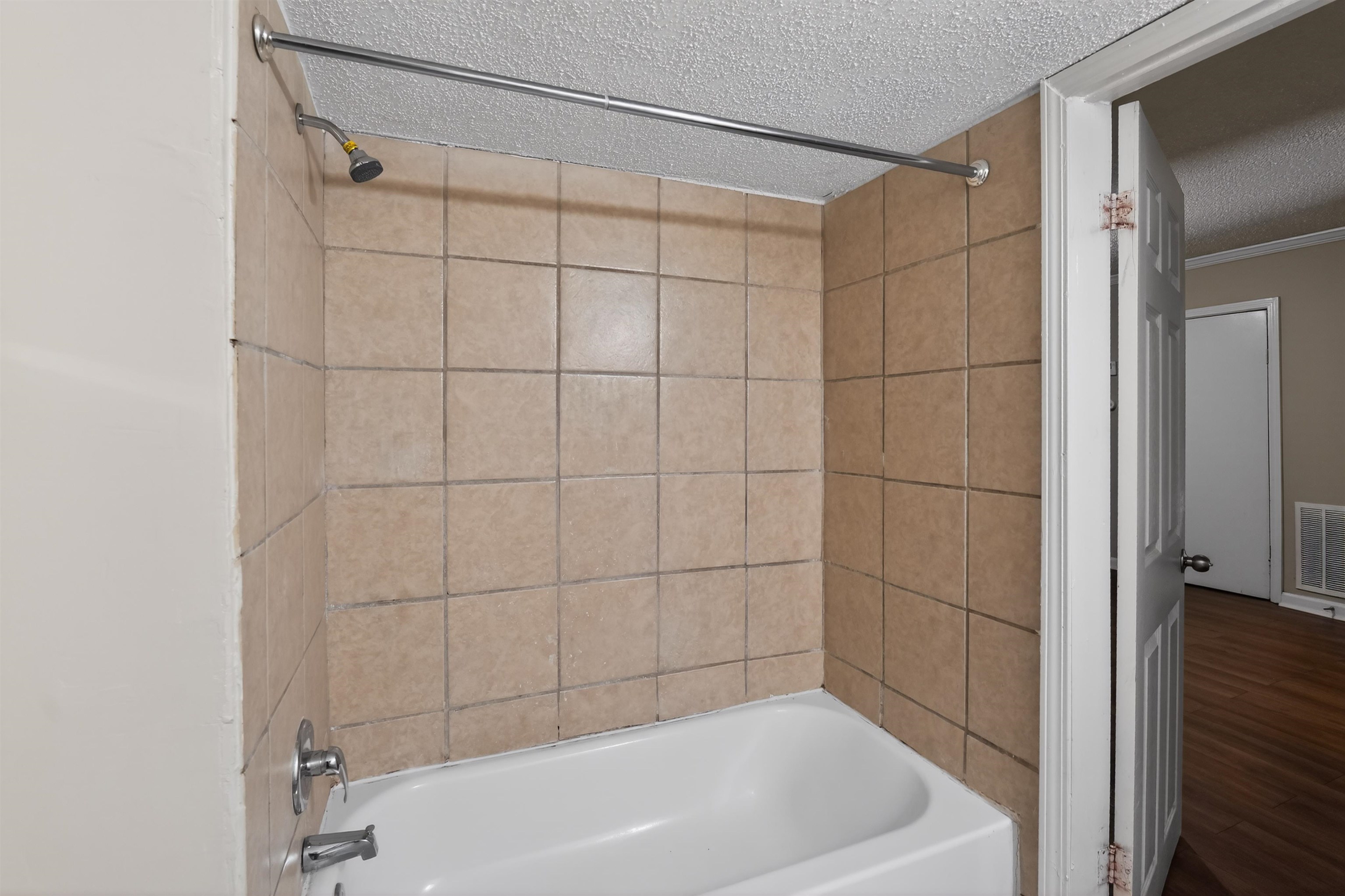 2055 Burnham Ave Property Photo 33
