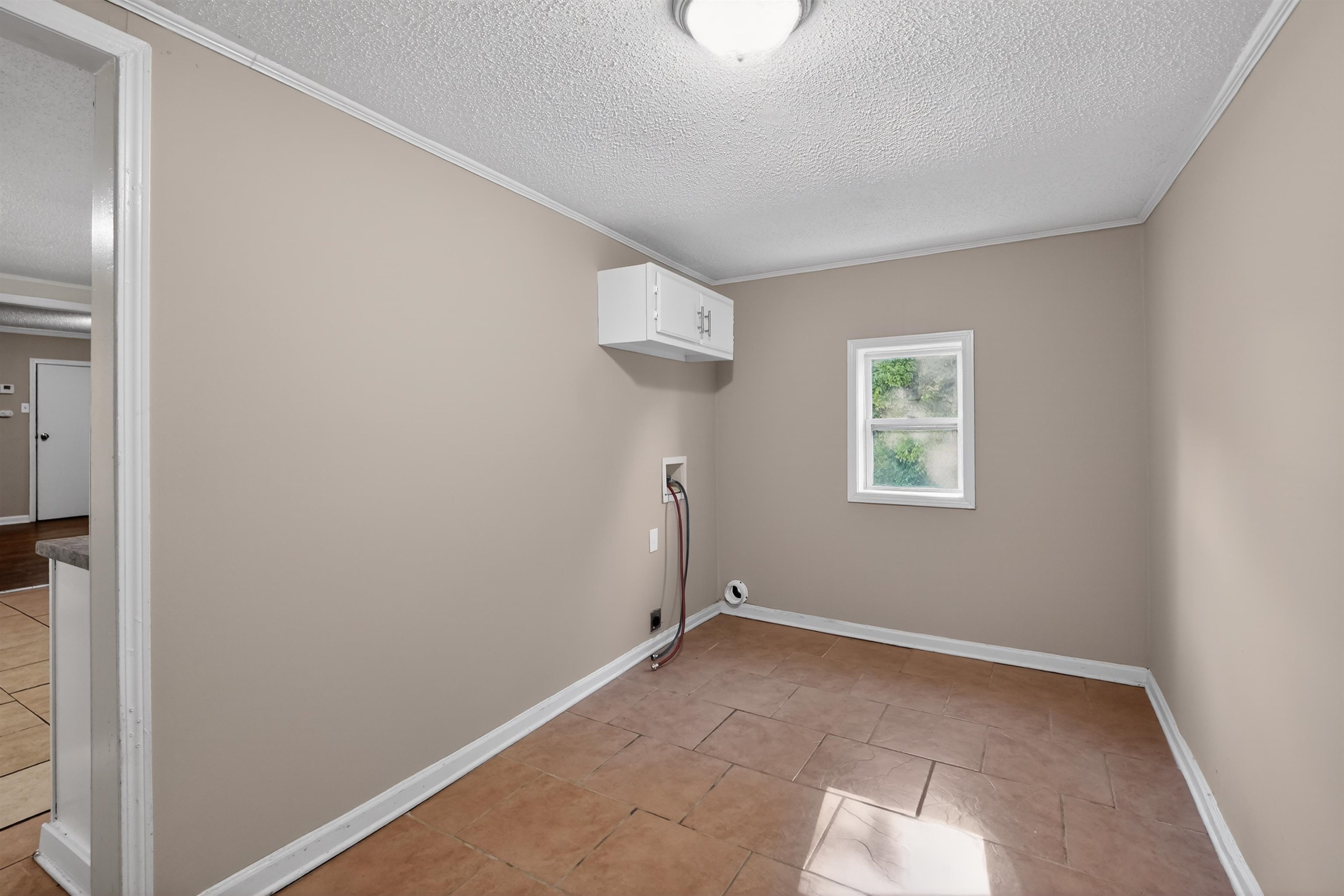 2055 Burnham Ave Property Photo 35