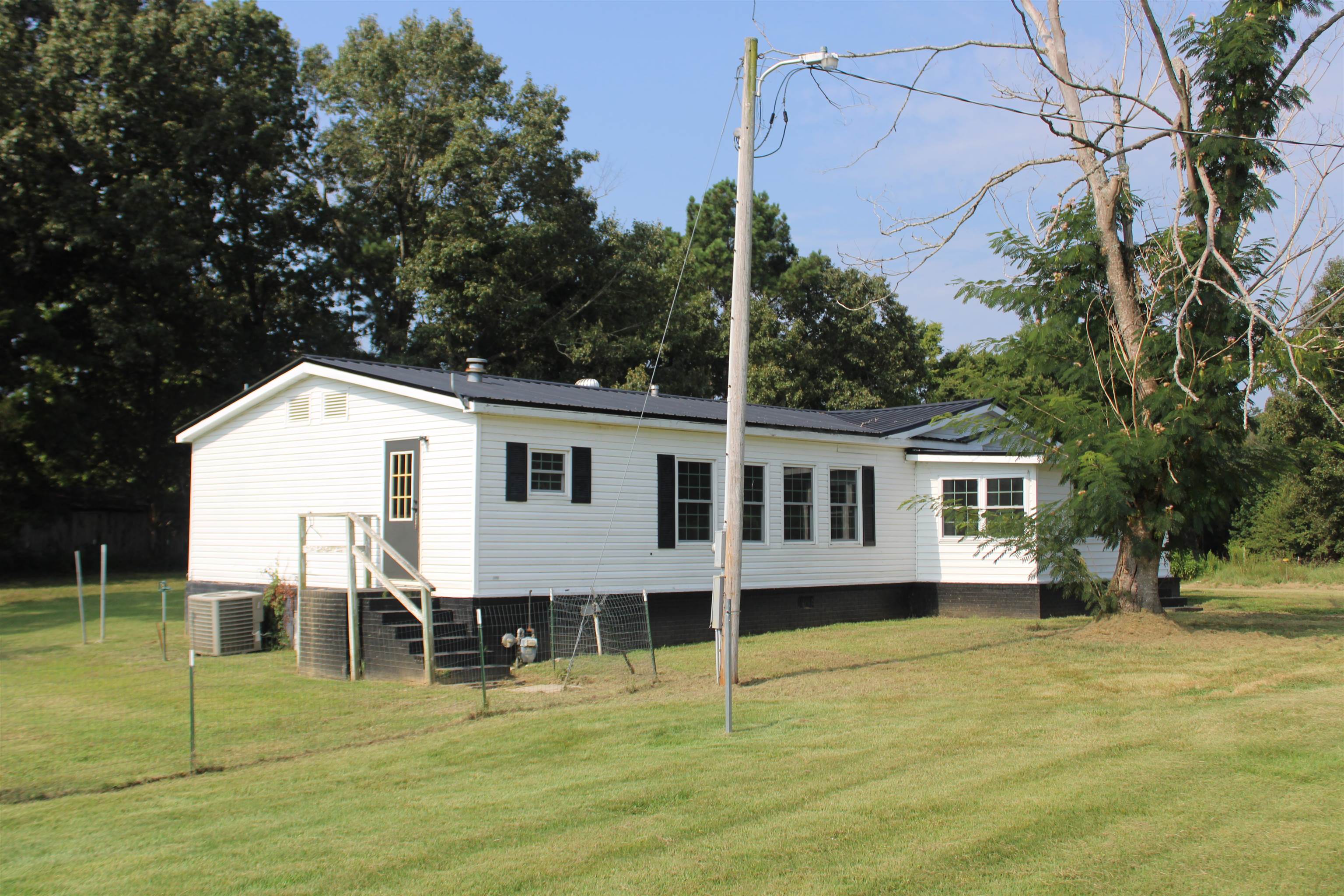 1660 Candy Owens Rd Property Photo 3