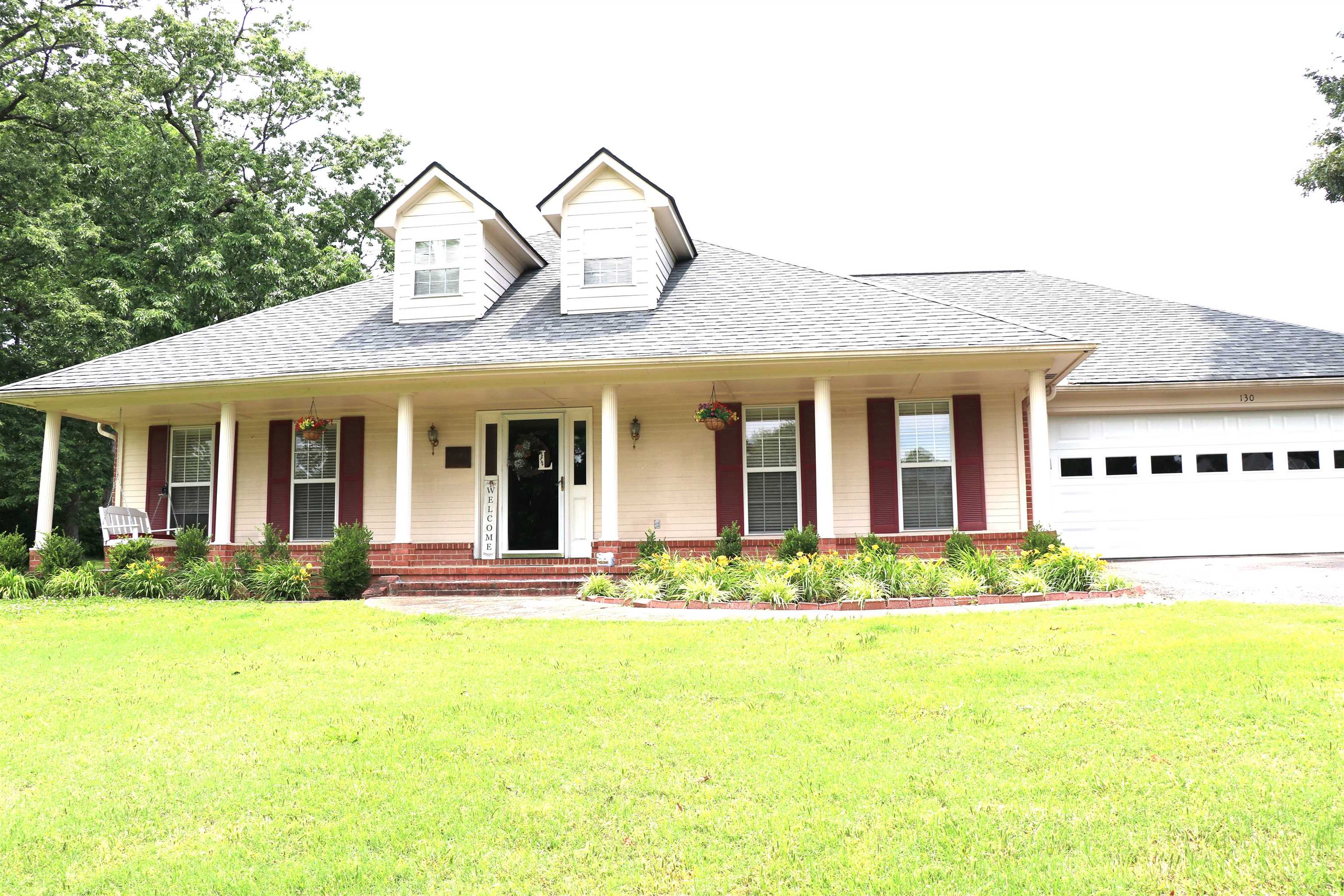 130 Grace Ave Property Photo 1