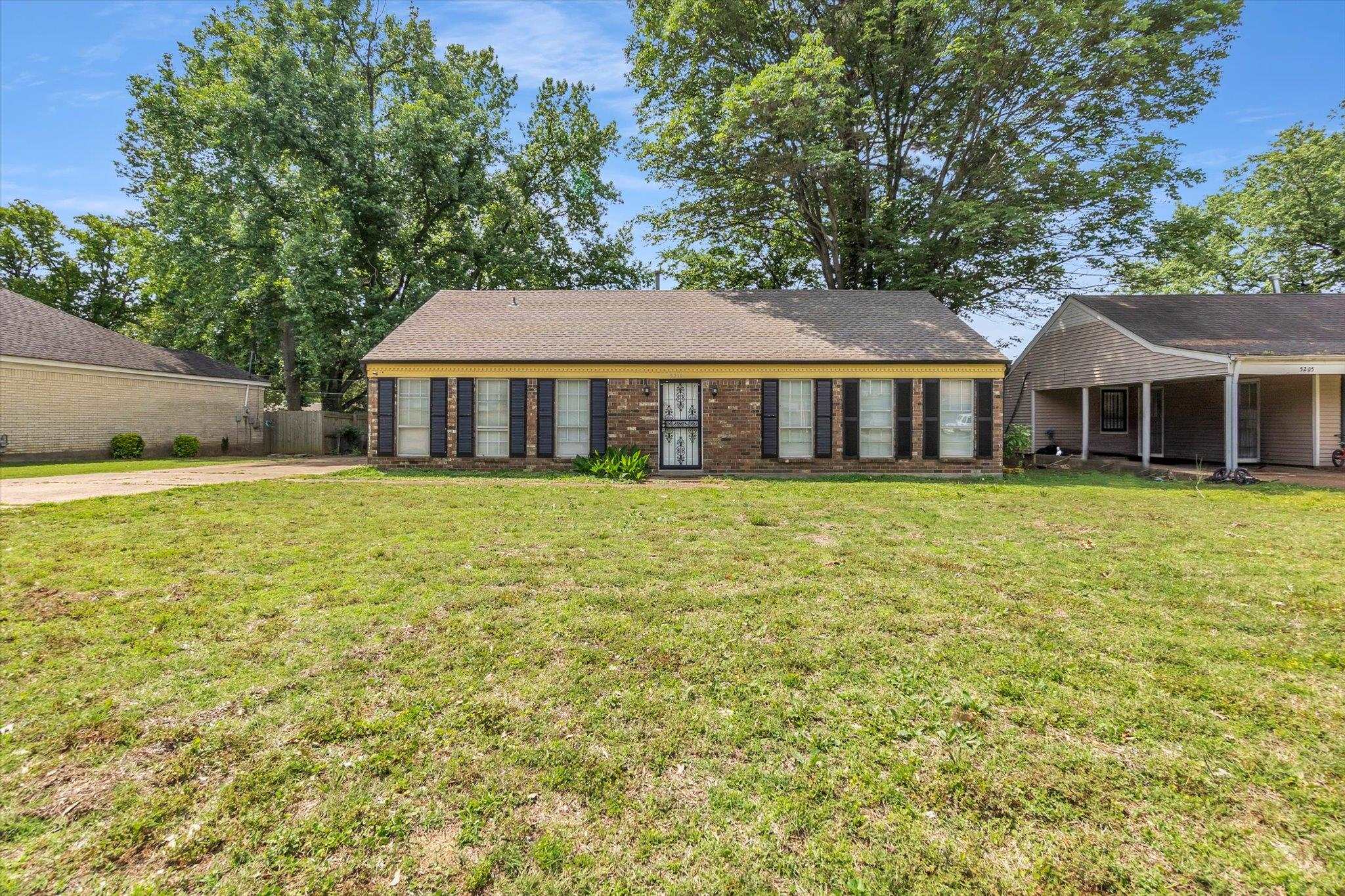5211 BLUERIDGE DR Property Photo 1