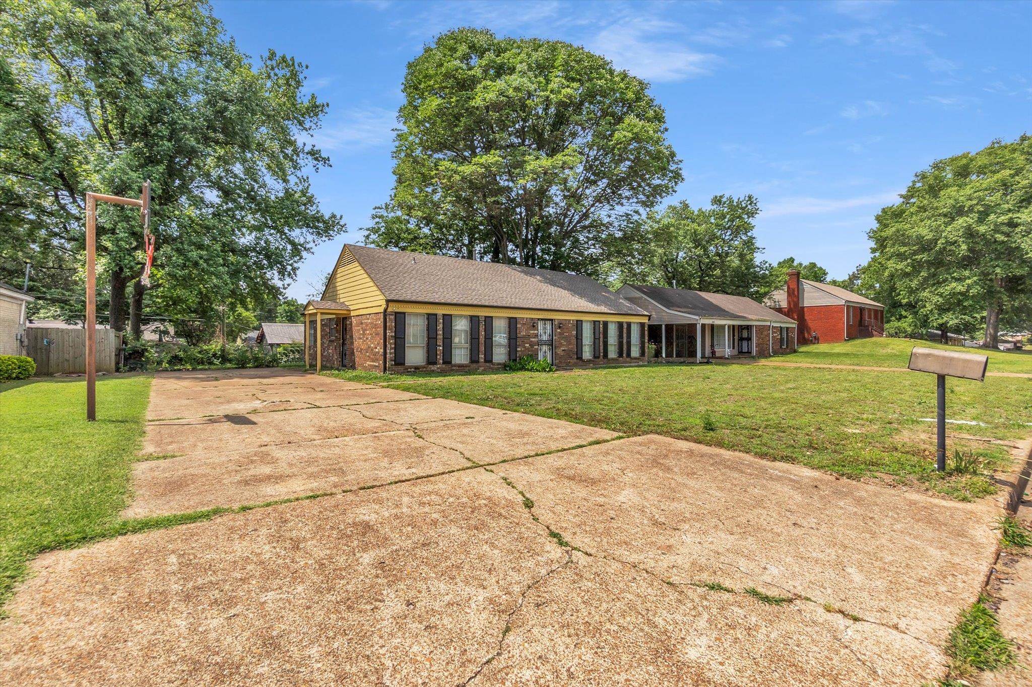 5211 Blueridge Dr Property Photo 3