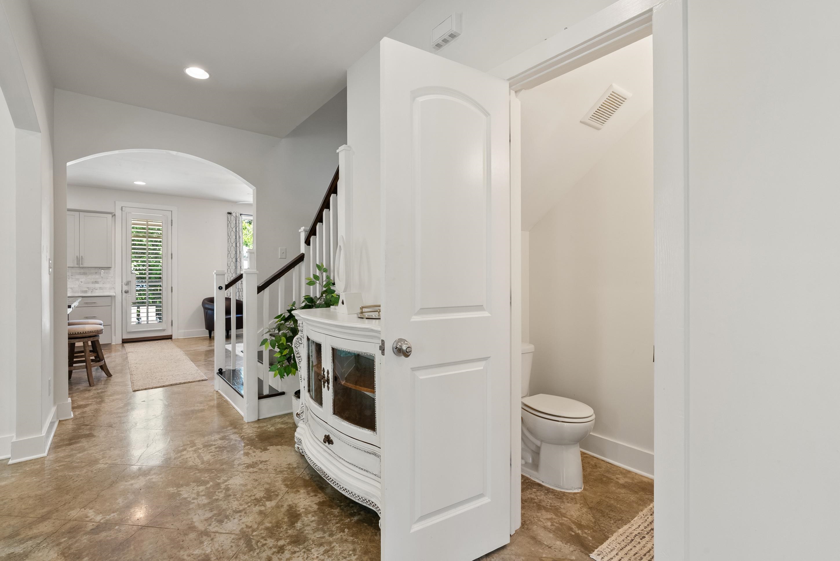 937 Meda St Property Photo 14