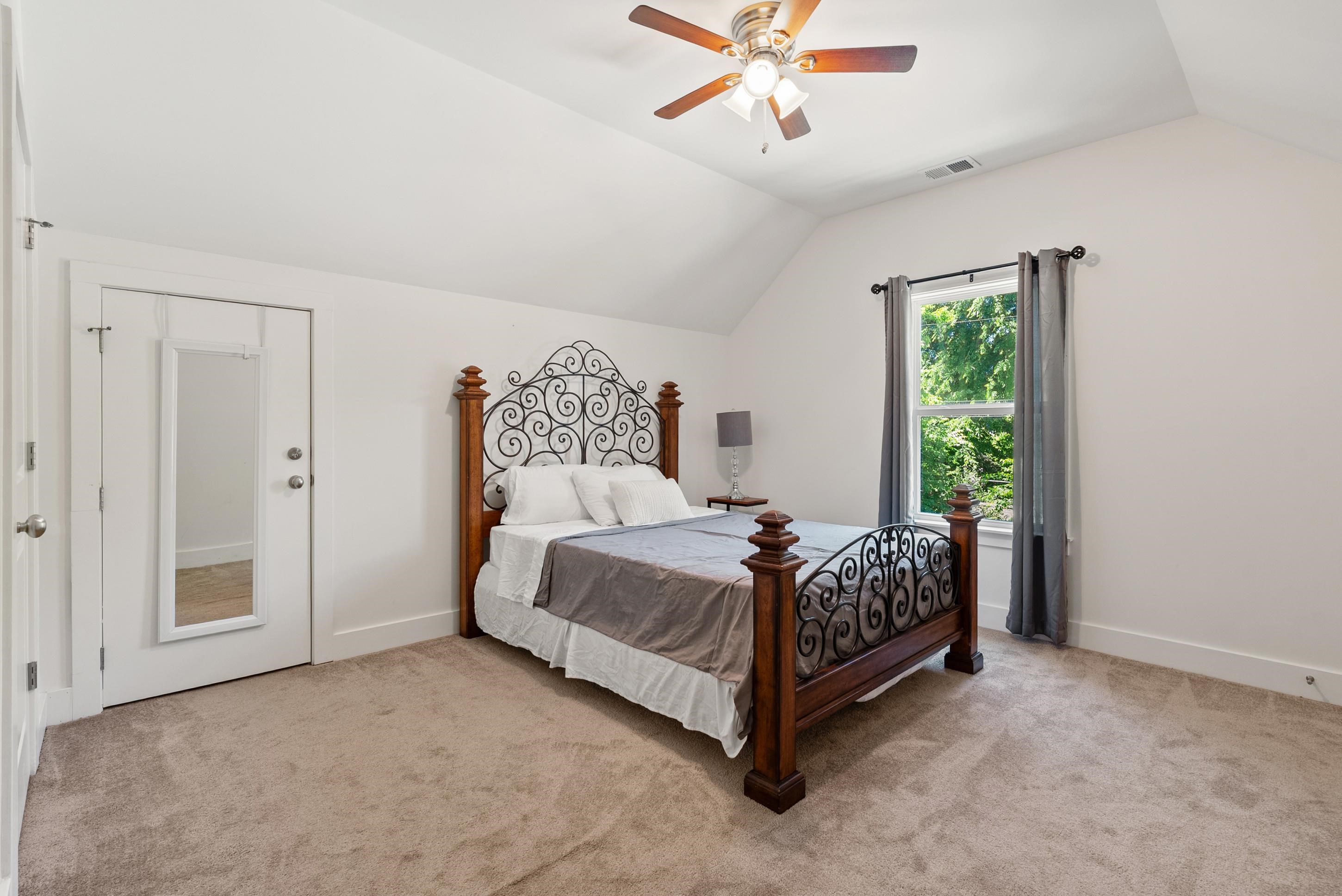 937 Meda St Property Photo 25