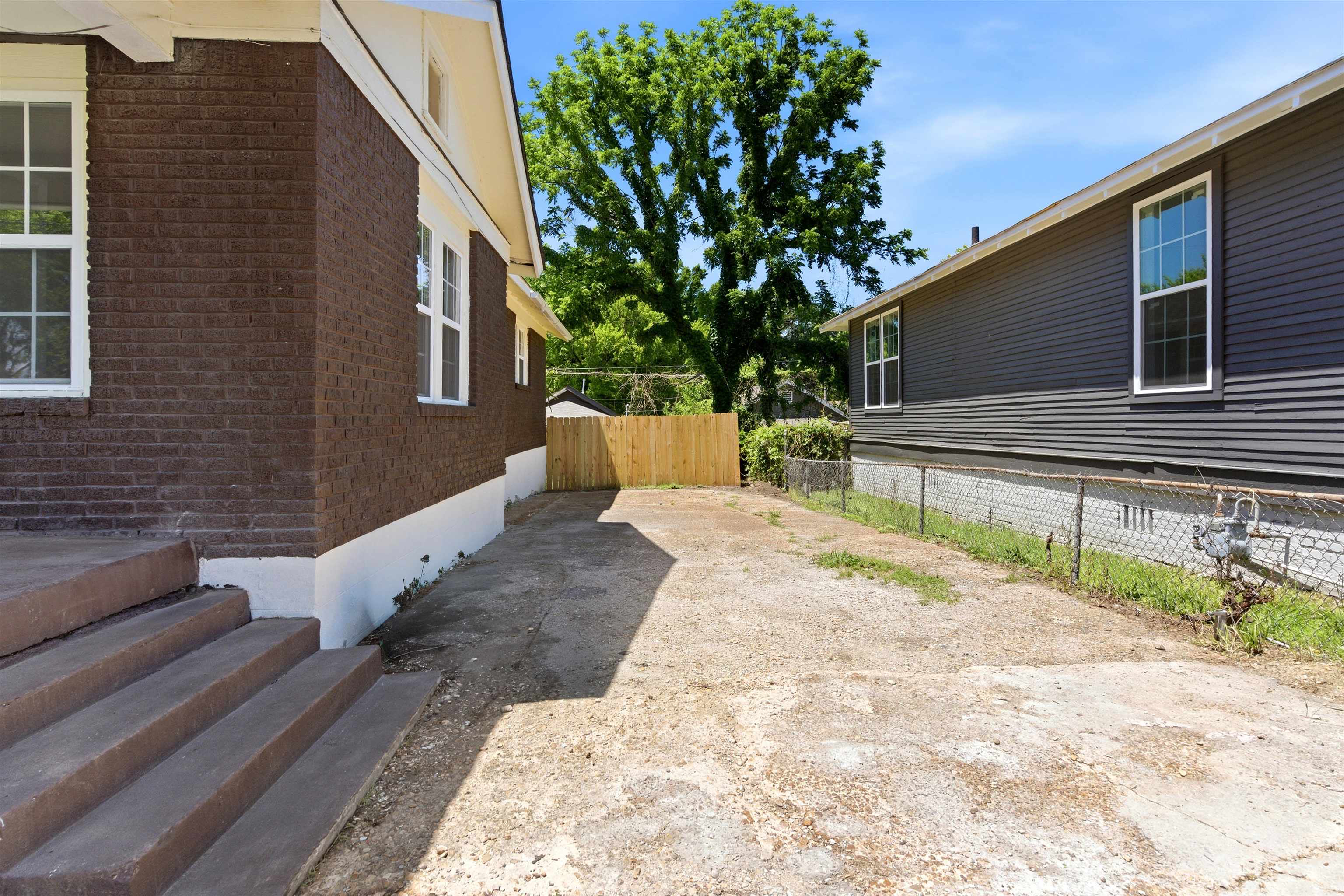 1427 S Willett St Property Photo 3