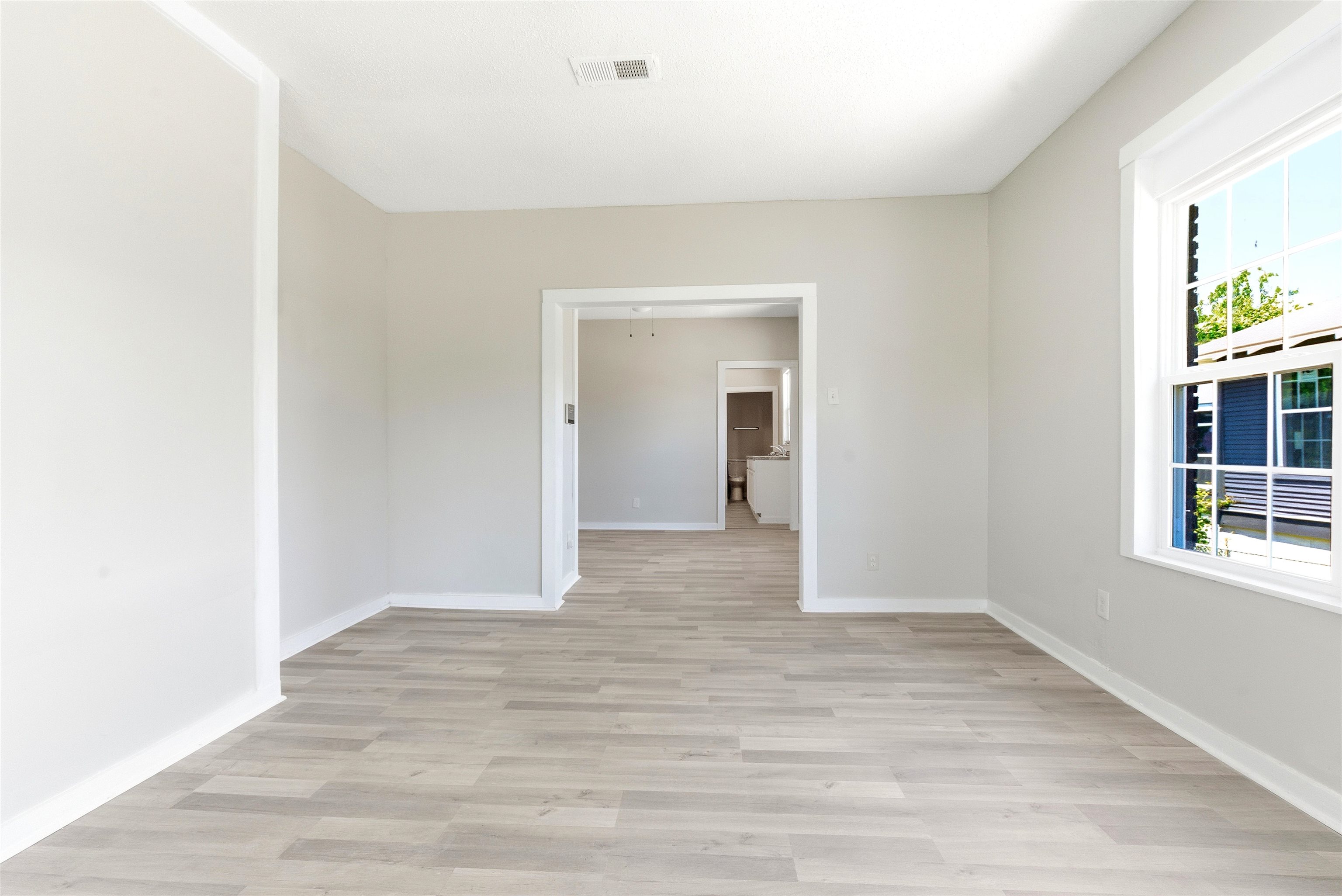 1427 S Willett St Property Photo 4