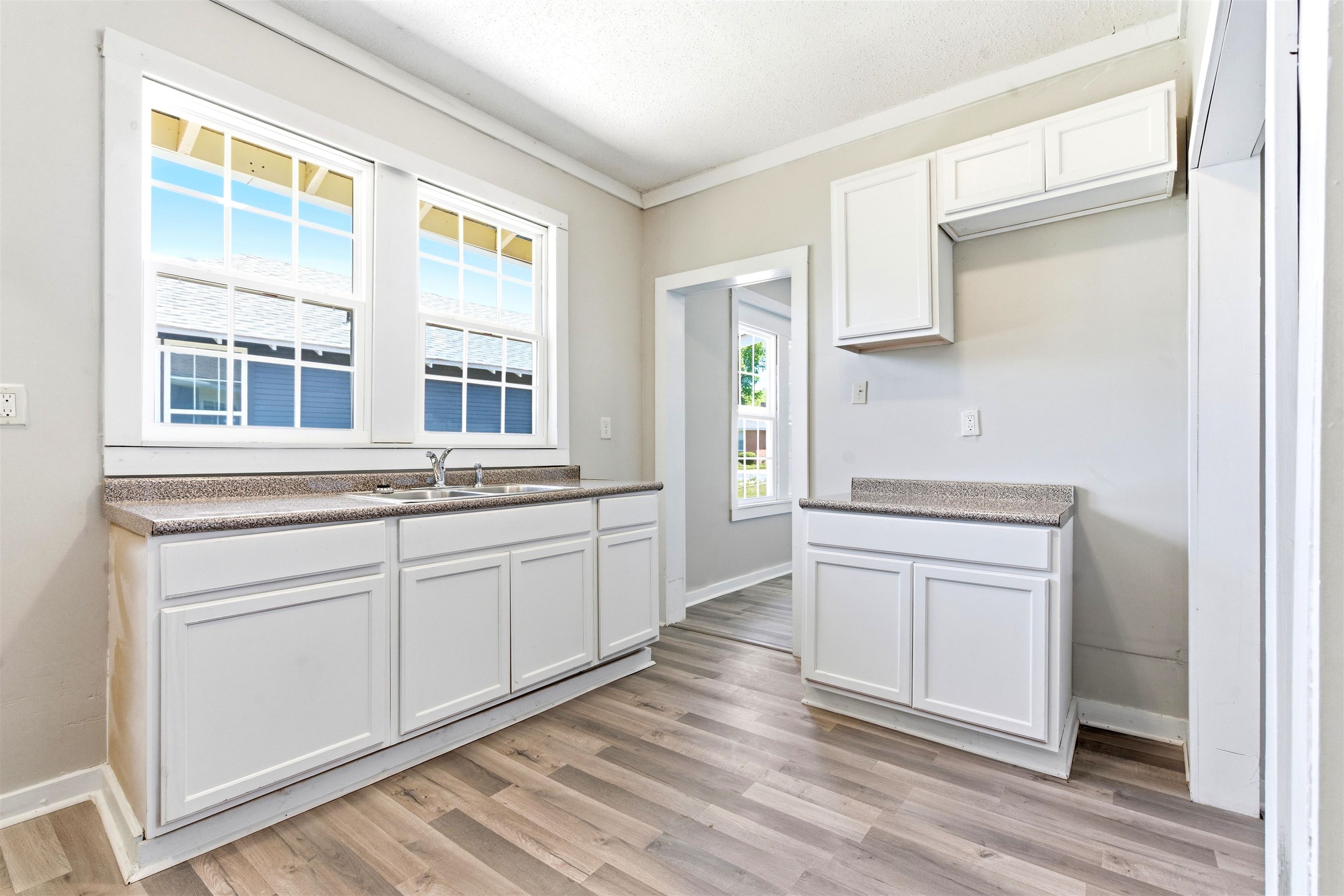1427 S Willett St Property Photo 10