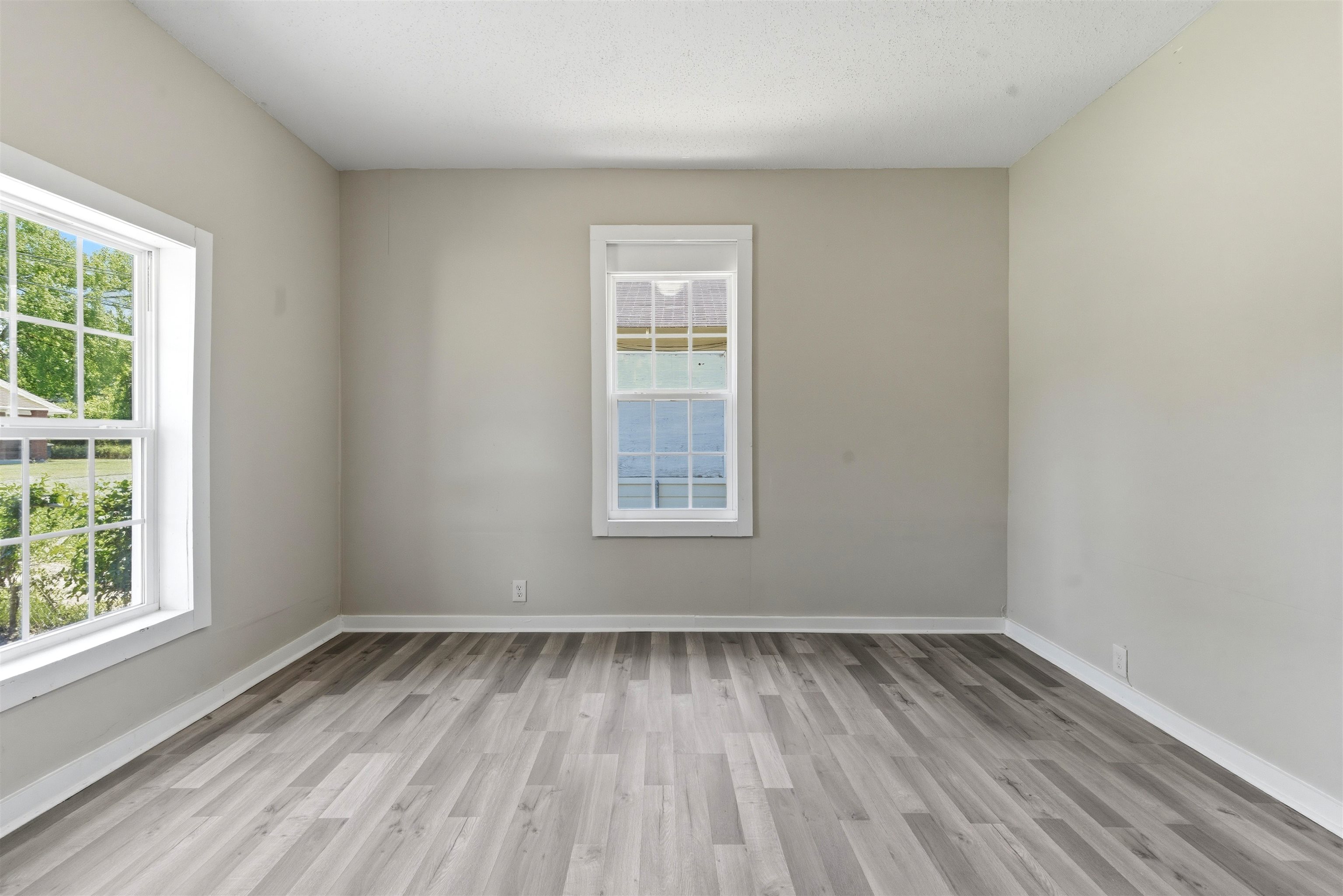 1427 S Willett St Property Photo 15