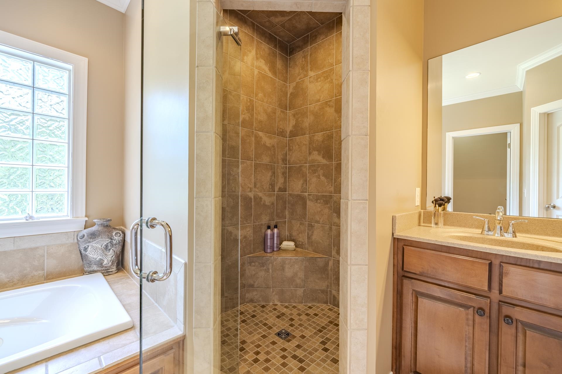 670 Bowen Dr Property Photo 22