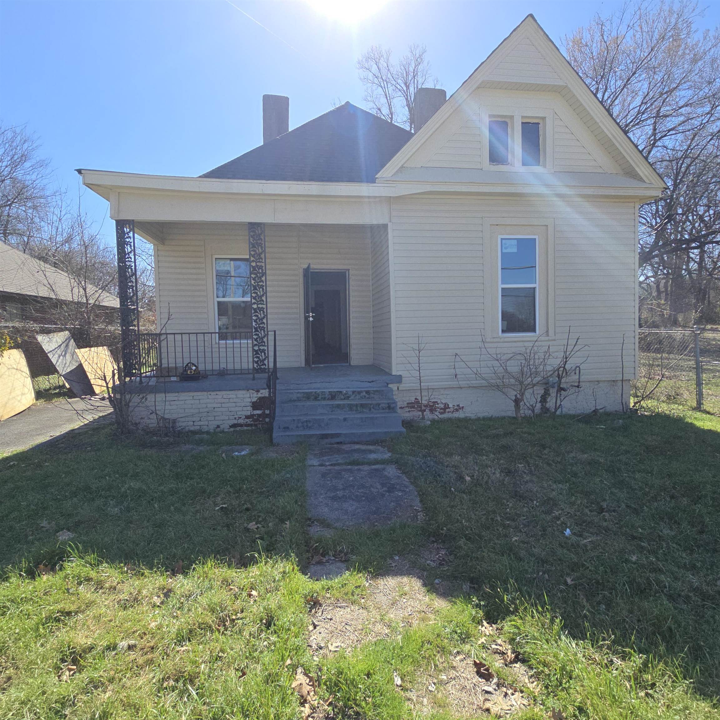 385 Walker Ave Property Photo 1