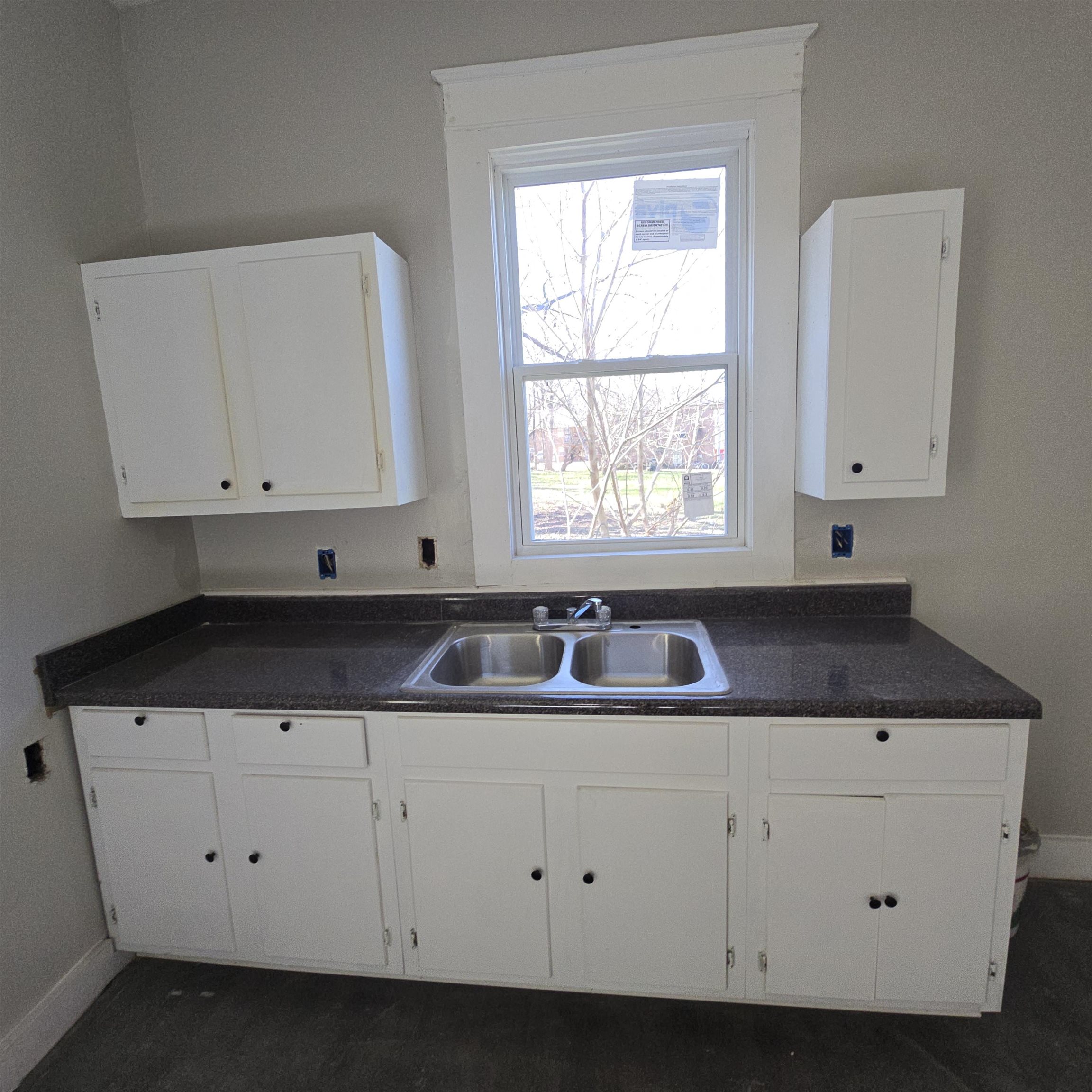 385 Walker Ave Property Photo 9
