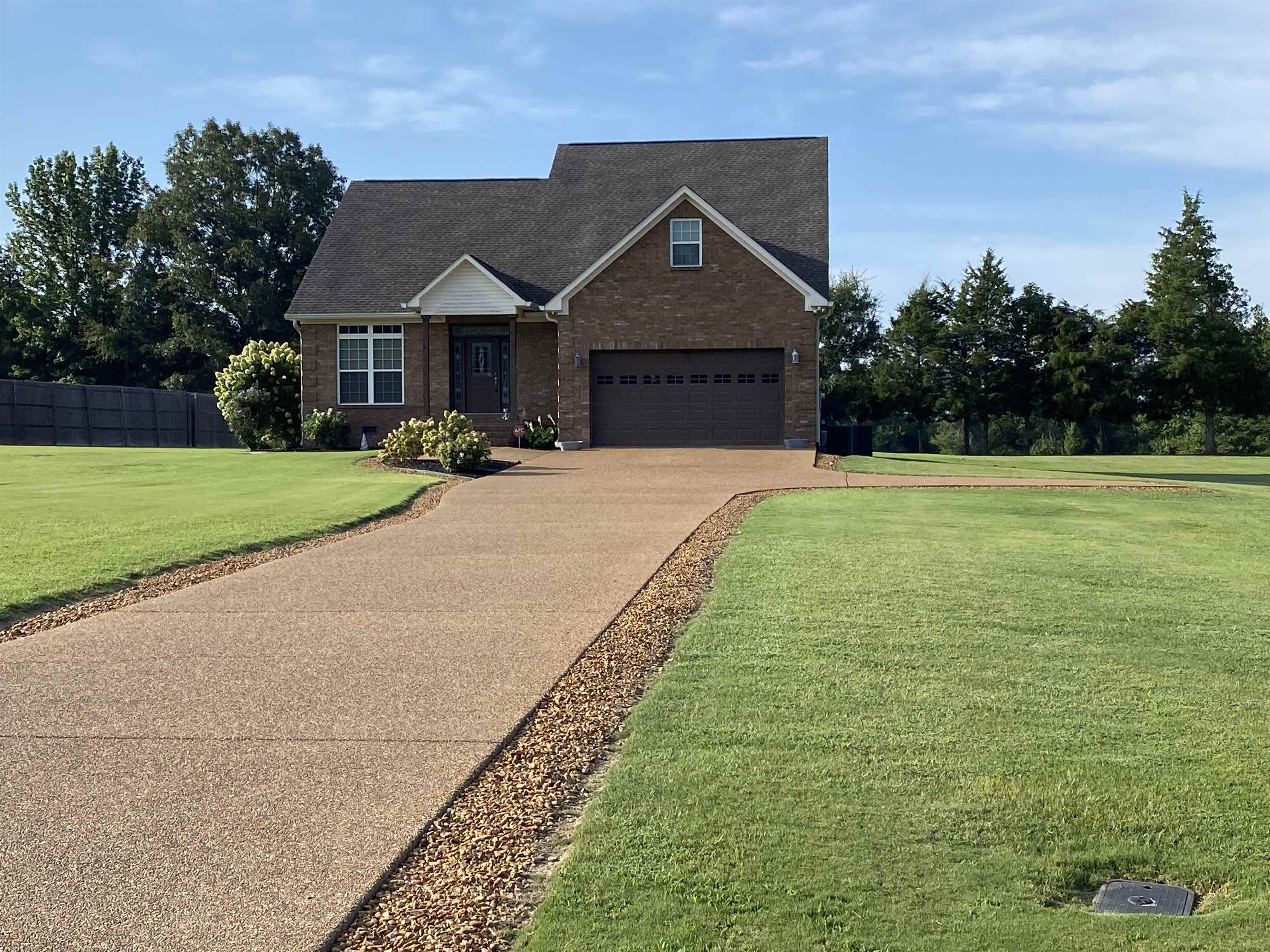 745 Greenbriar Ln Property Photo 1
