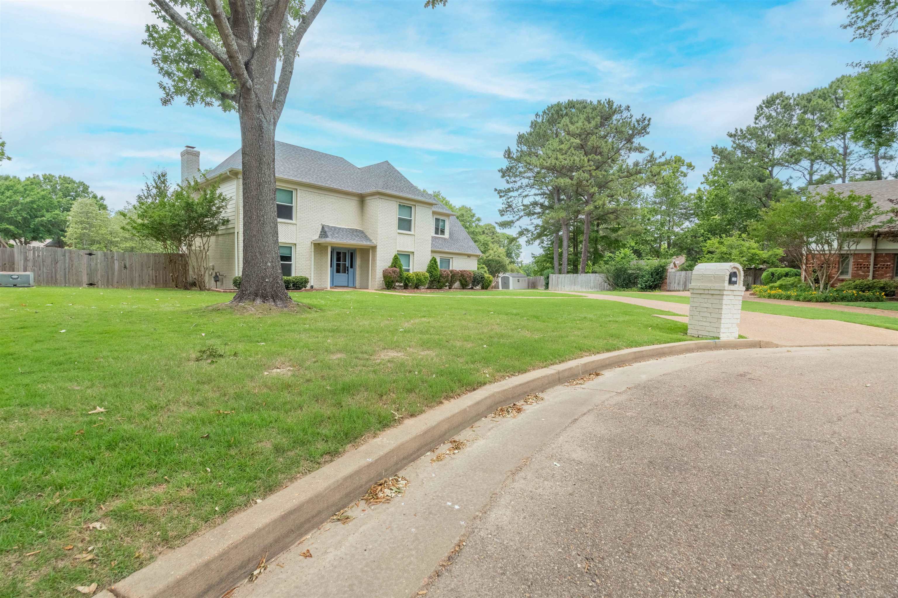 2063 Dalkeith Dr Property Photo 2