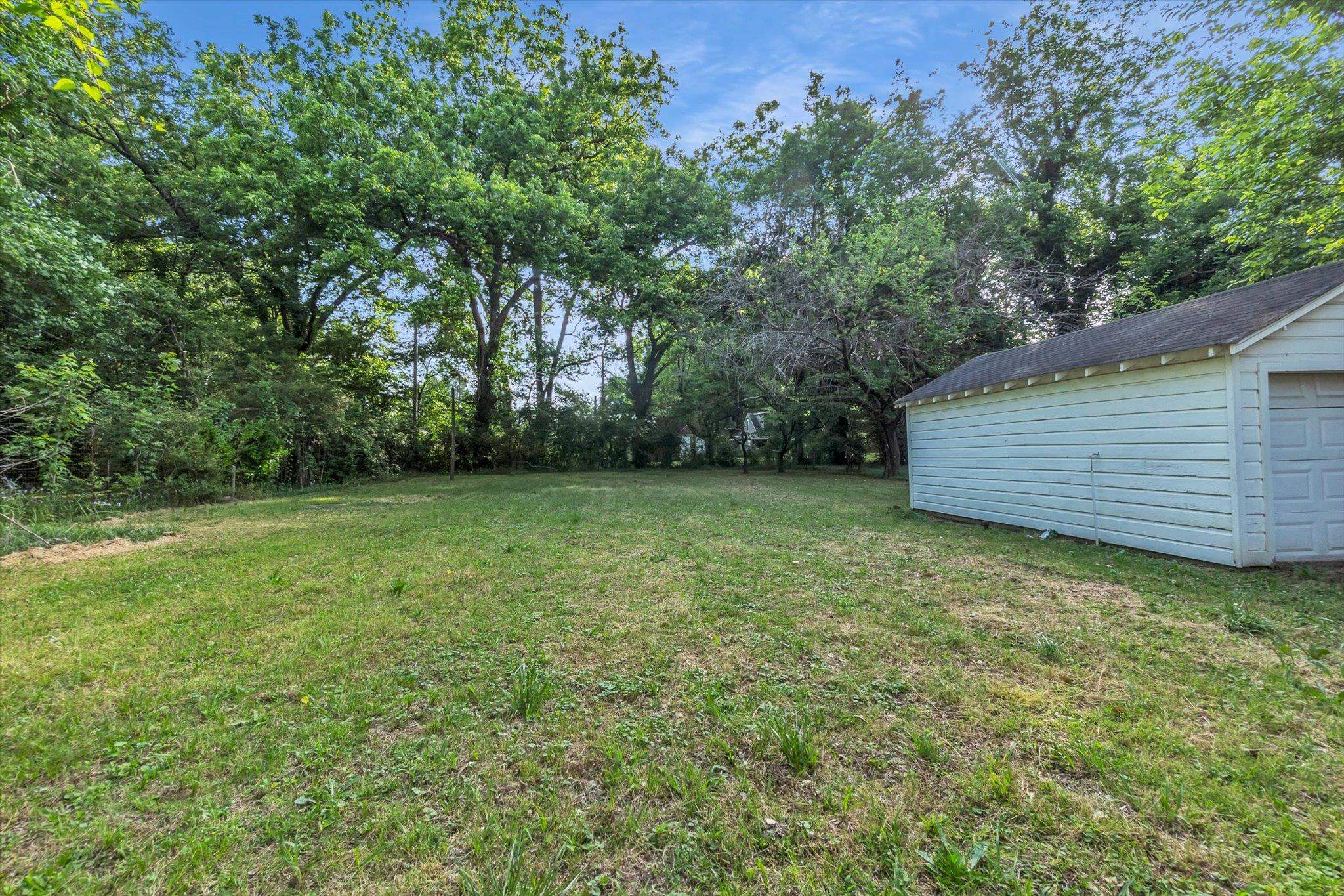 1018 Goodman St Property Photo 4
