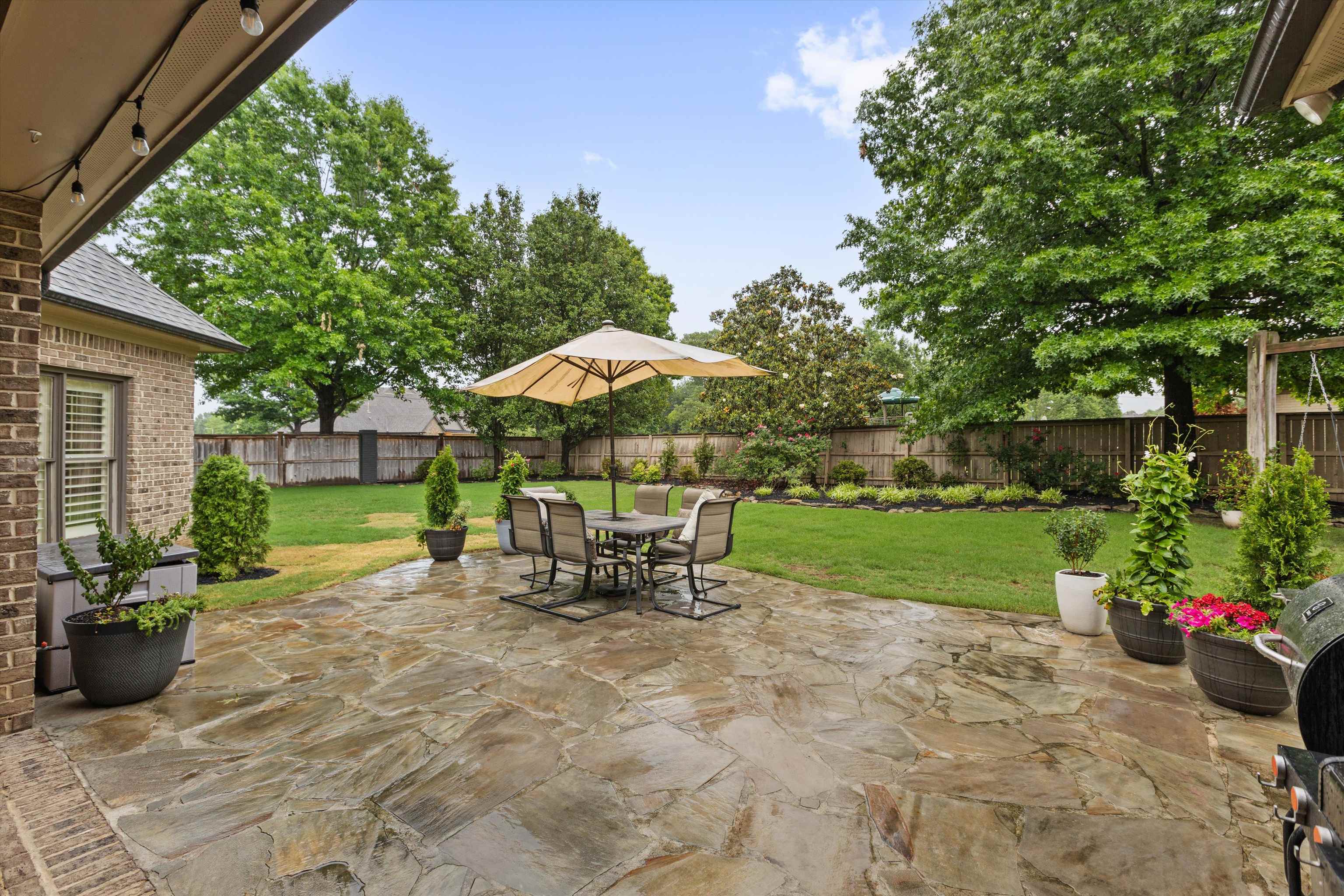 1644 Brackenshire Ln Property Photo 3