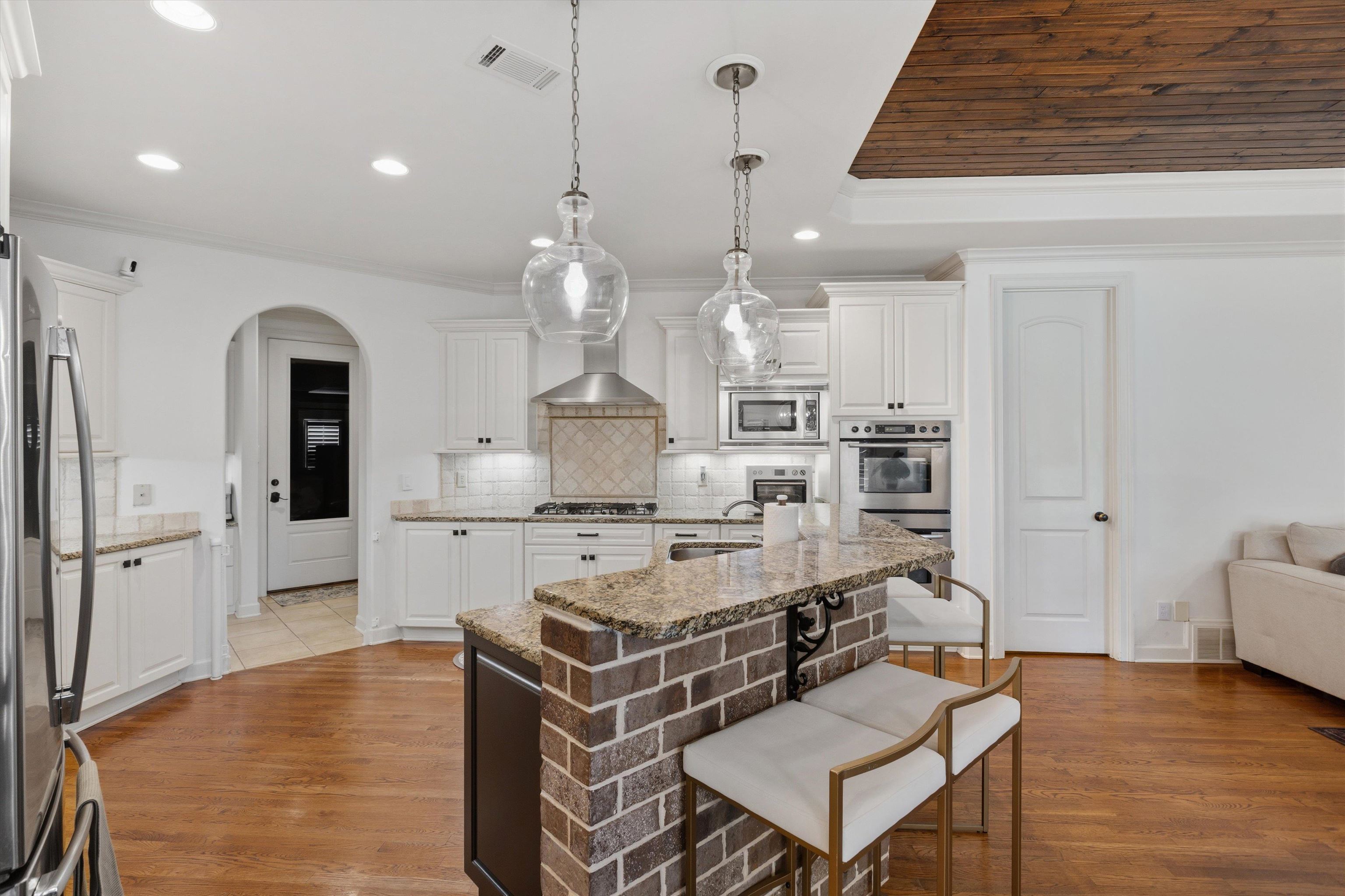1644 Brackenshire Ln Property Photo 14