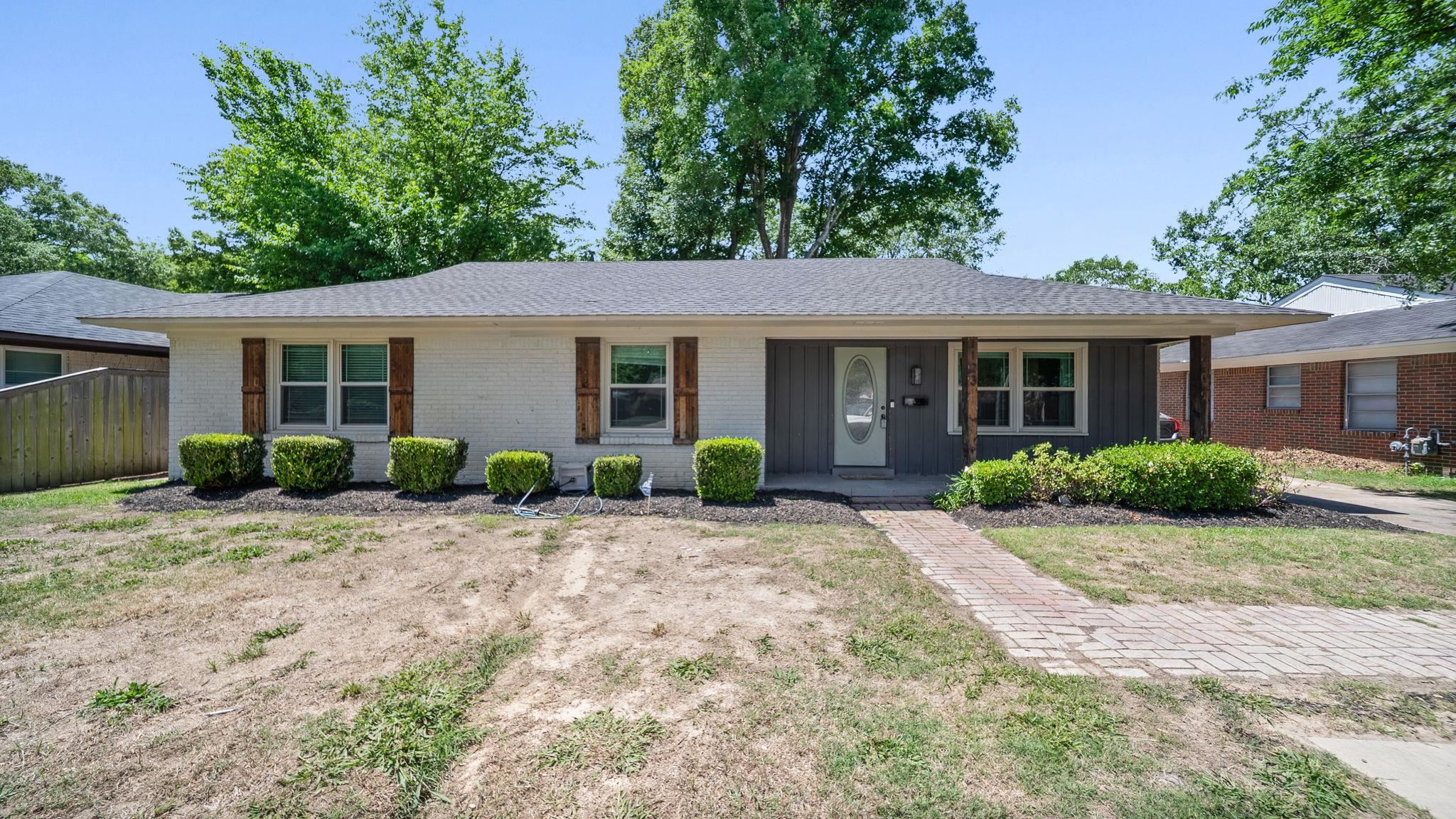 1123 S PERKINS RD Property Photo 1