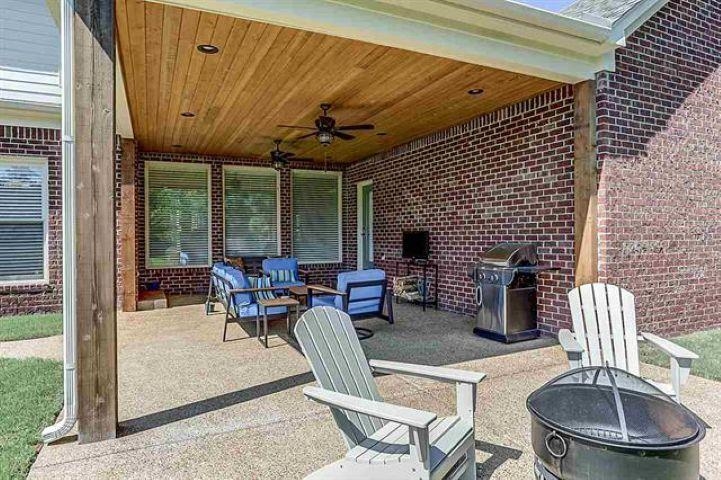 2520 Fox Hill Dr Property Photo 6