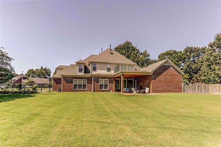 2520 Fox Hill Dr Property Photo 7