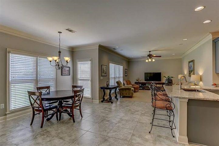2520 Fox Hill Dr Property Photo 8
