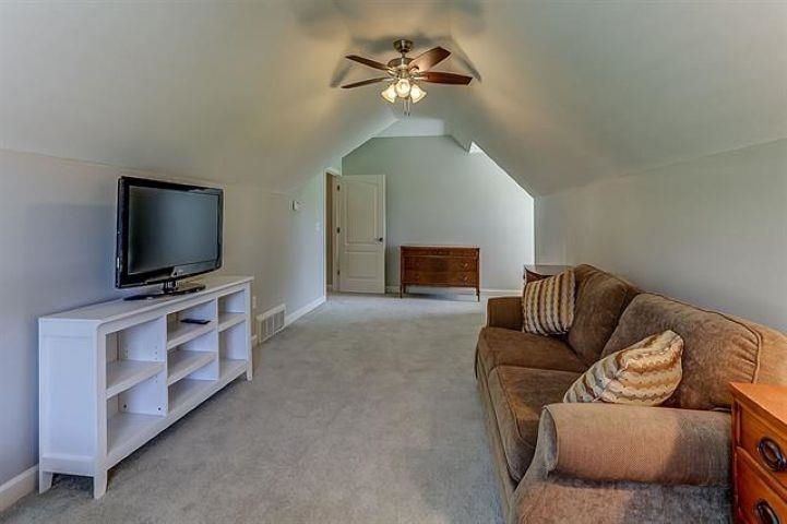 2520 Fox Hill Dr Property Photo 22
