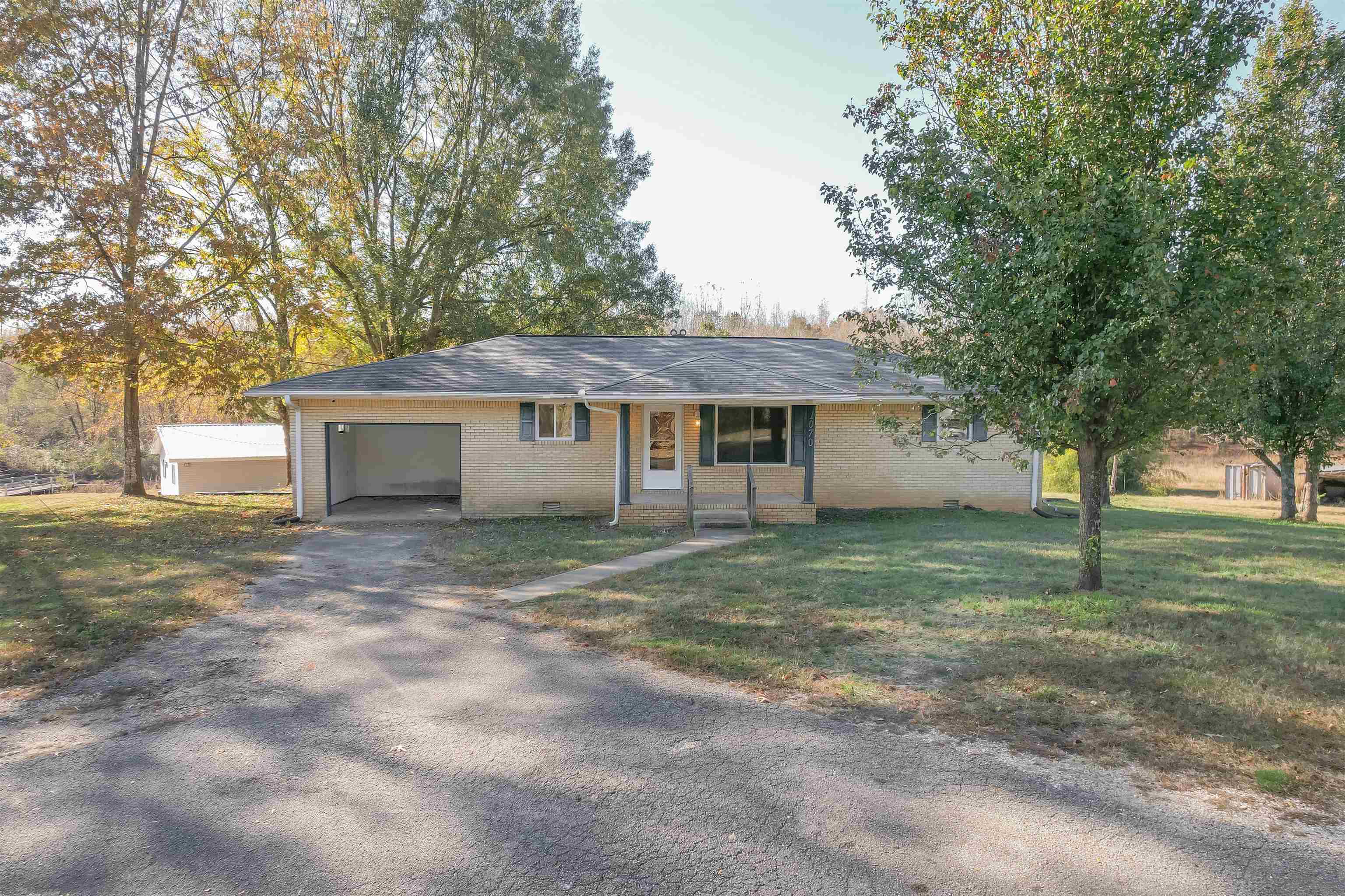 1070 PINE TOP RD