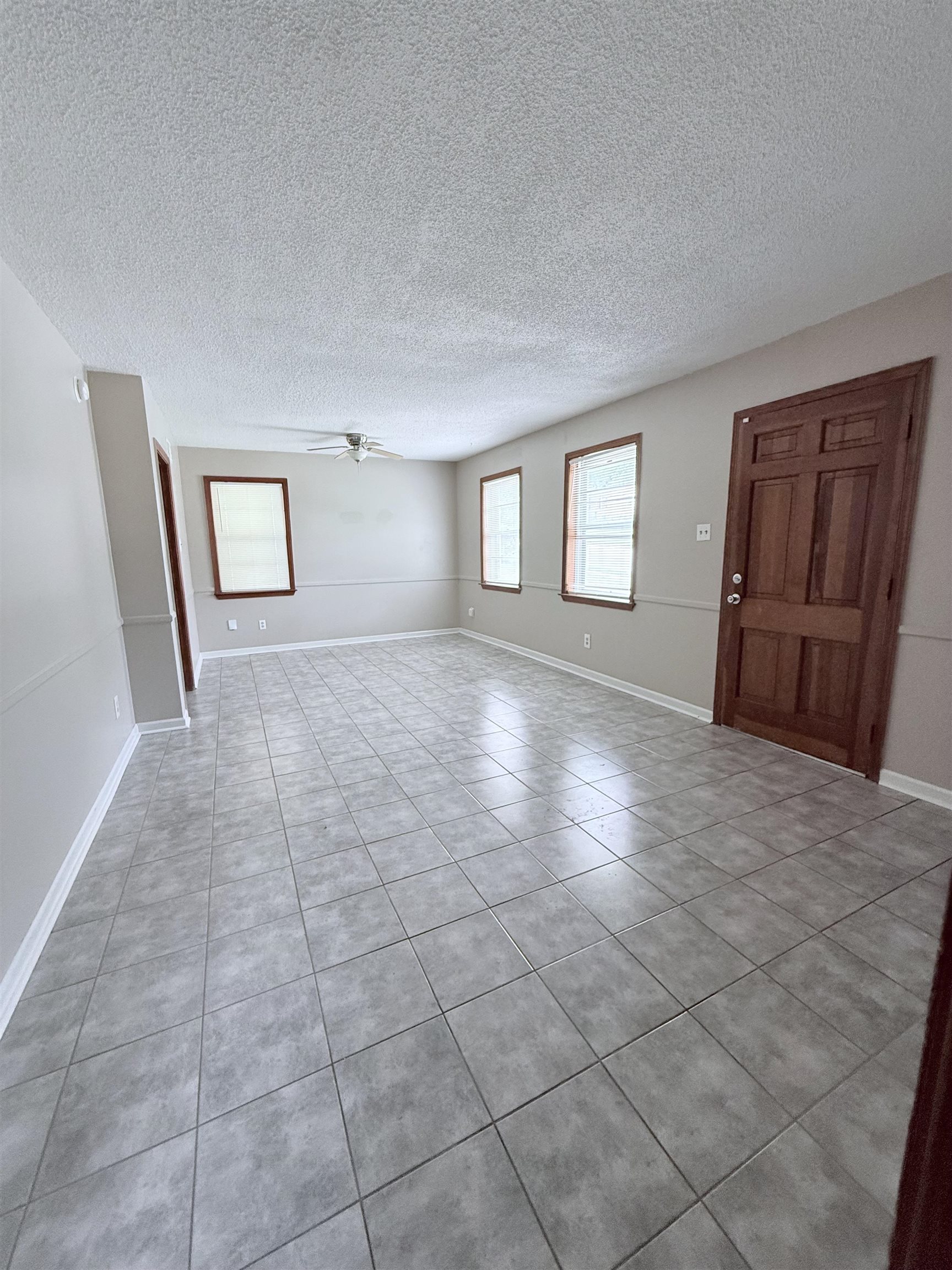 2077 Willow Wood Ave Property Photo 2