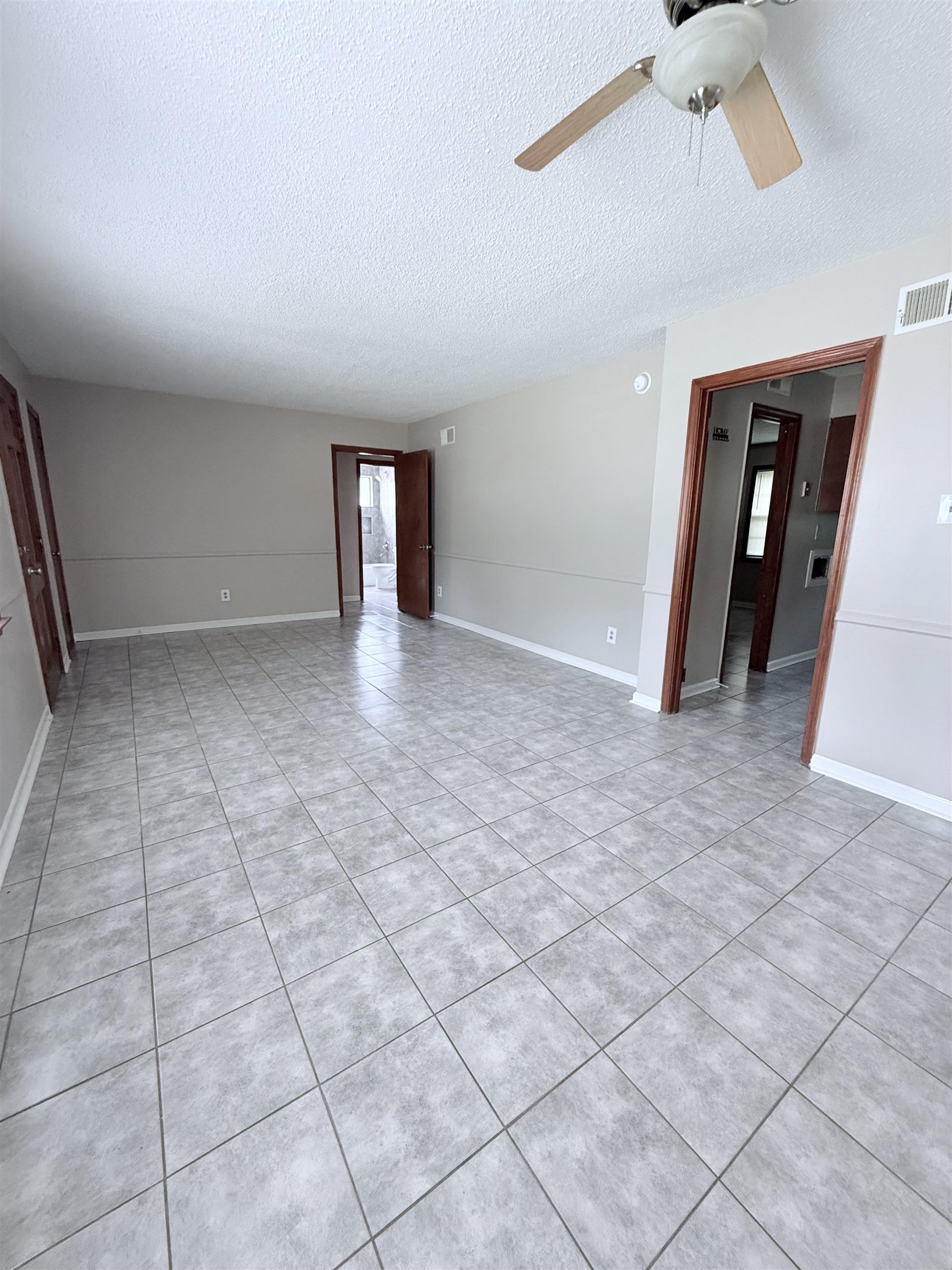 2077 Willow Wood Ave Property Photo 3