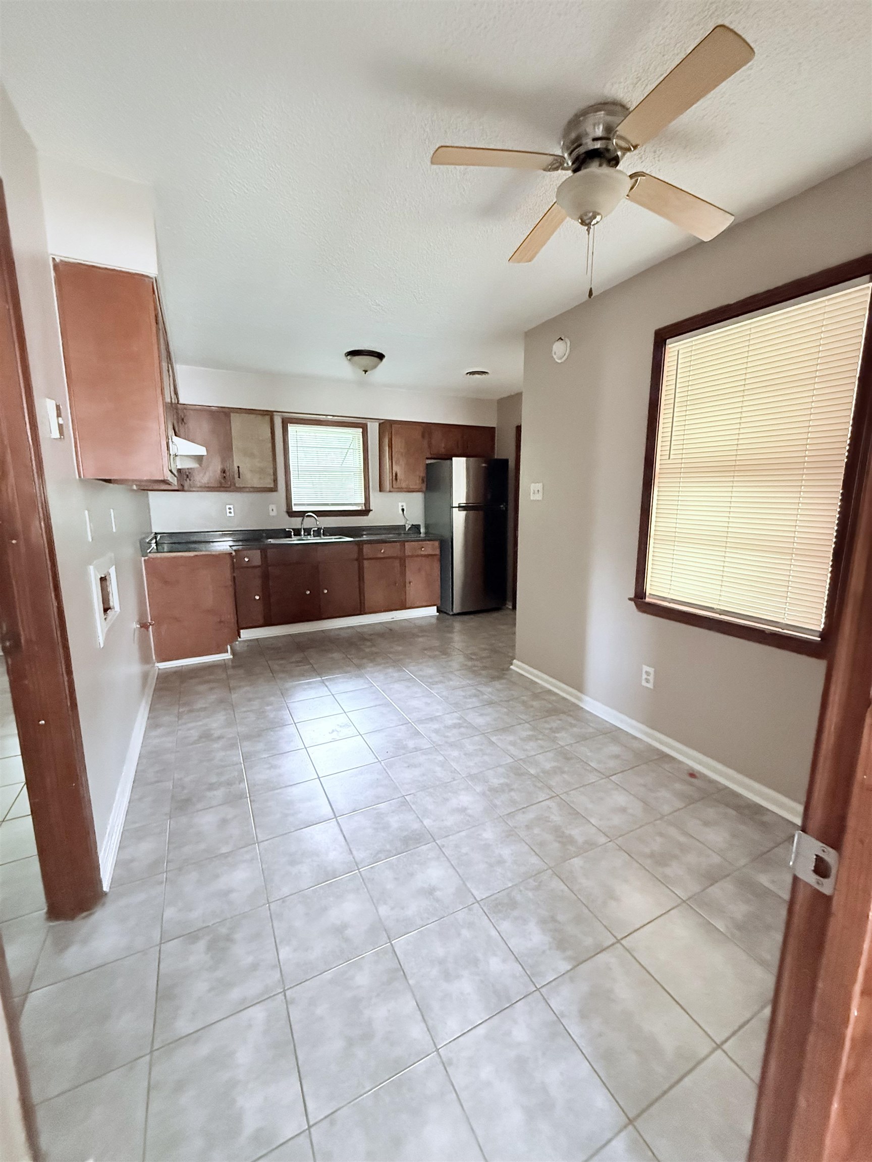 2077 Willow Wood Ave Property Photo 7