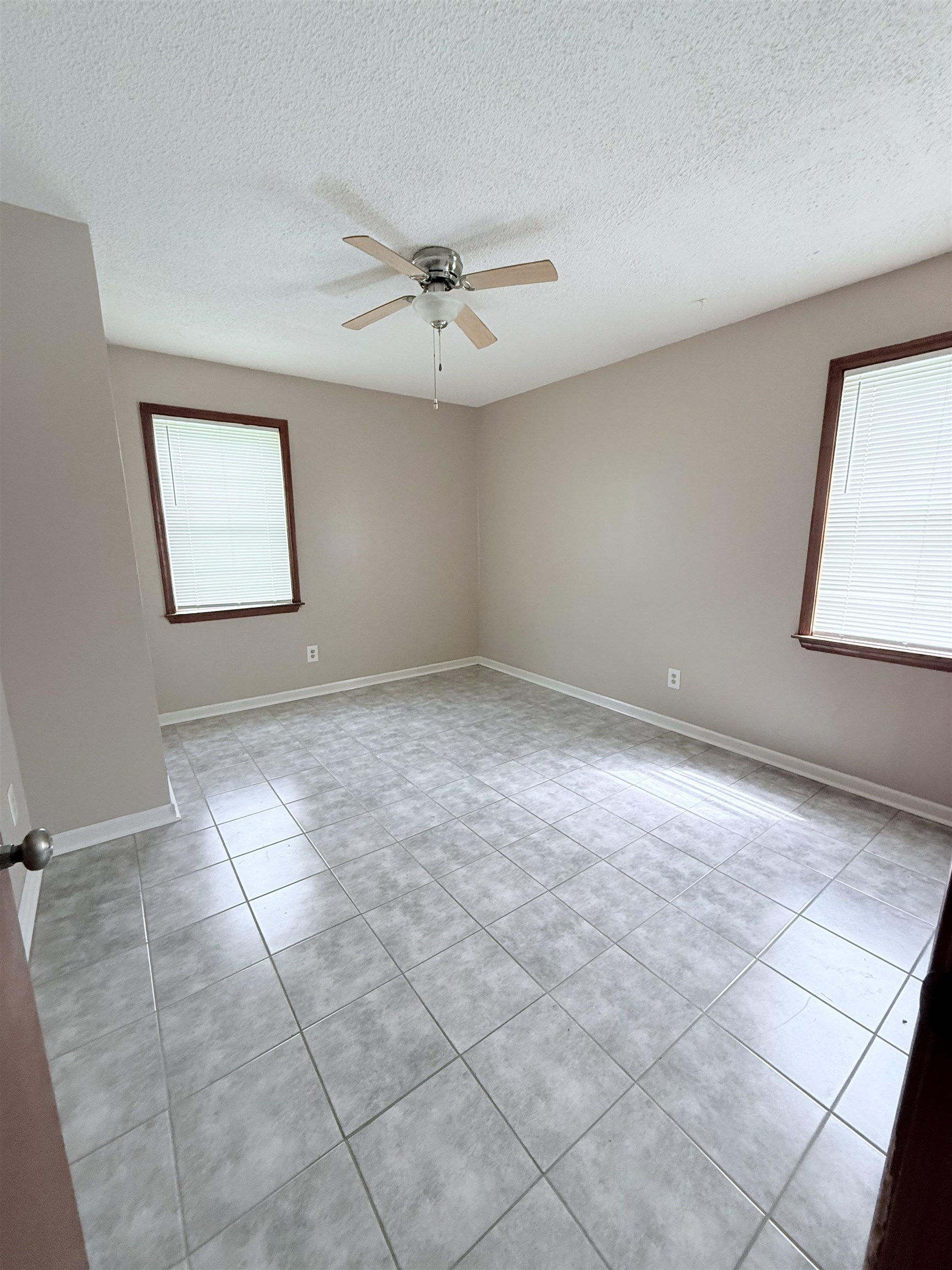 2077 Willow Wood Ave Property Photo 9