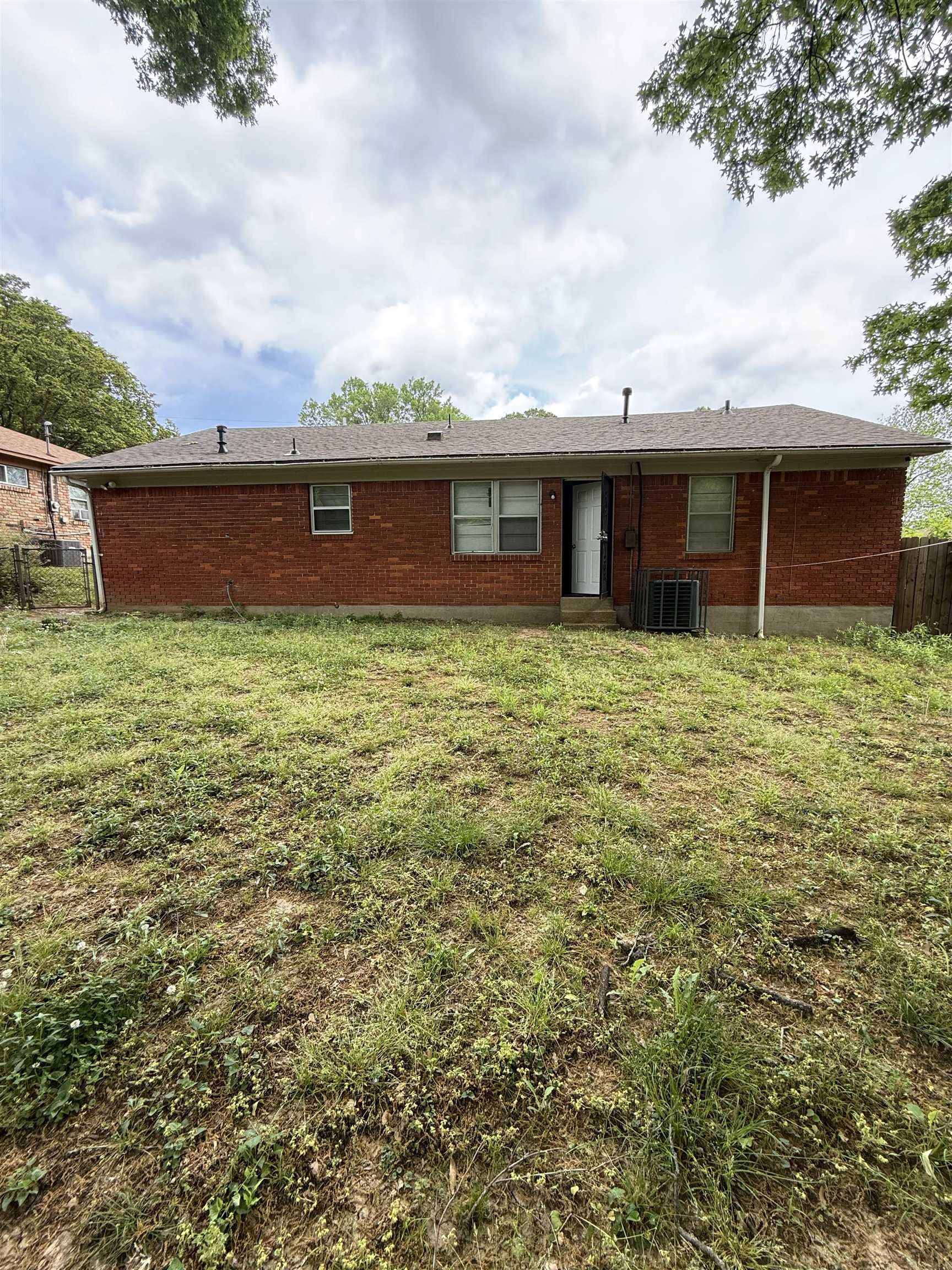 2077 Willow Wood Ave Property Photo 11
