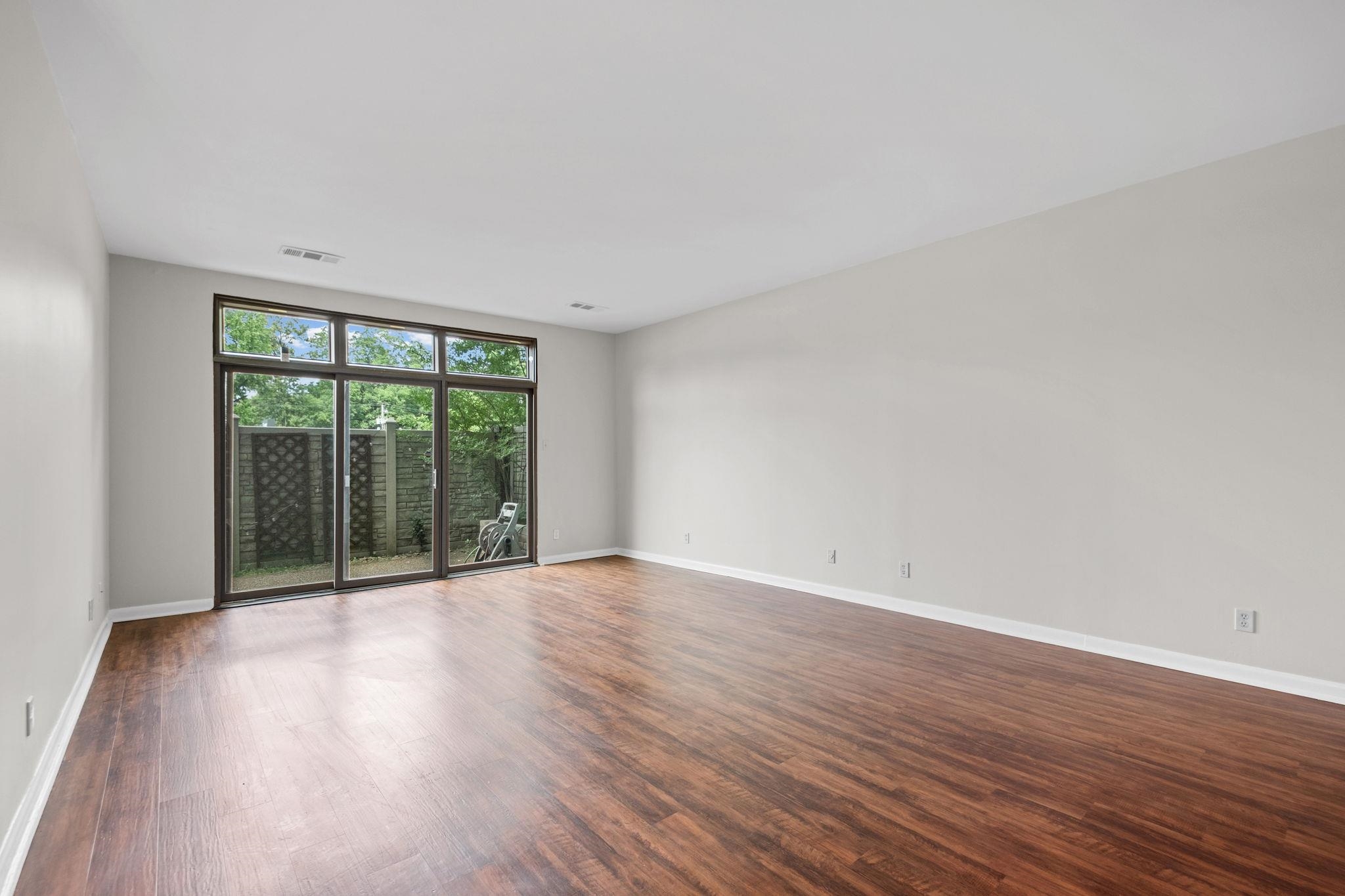 2277 Union Ave 103 Property Photo 12