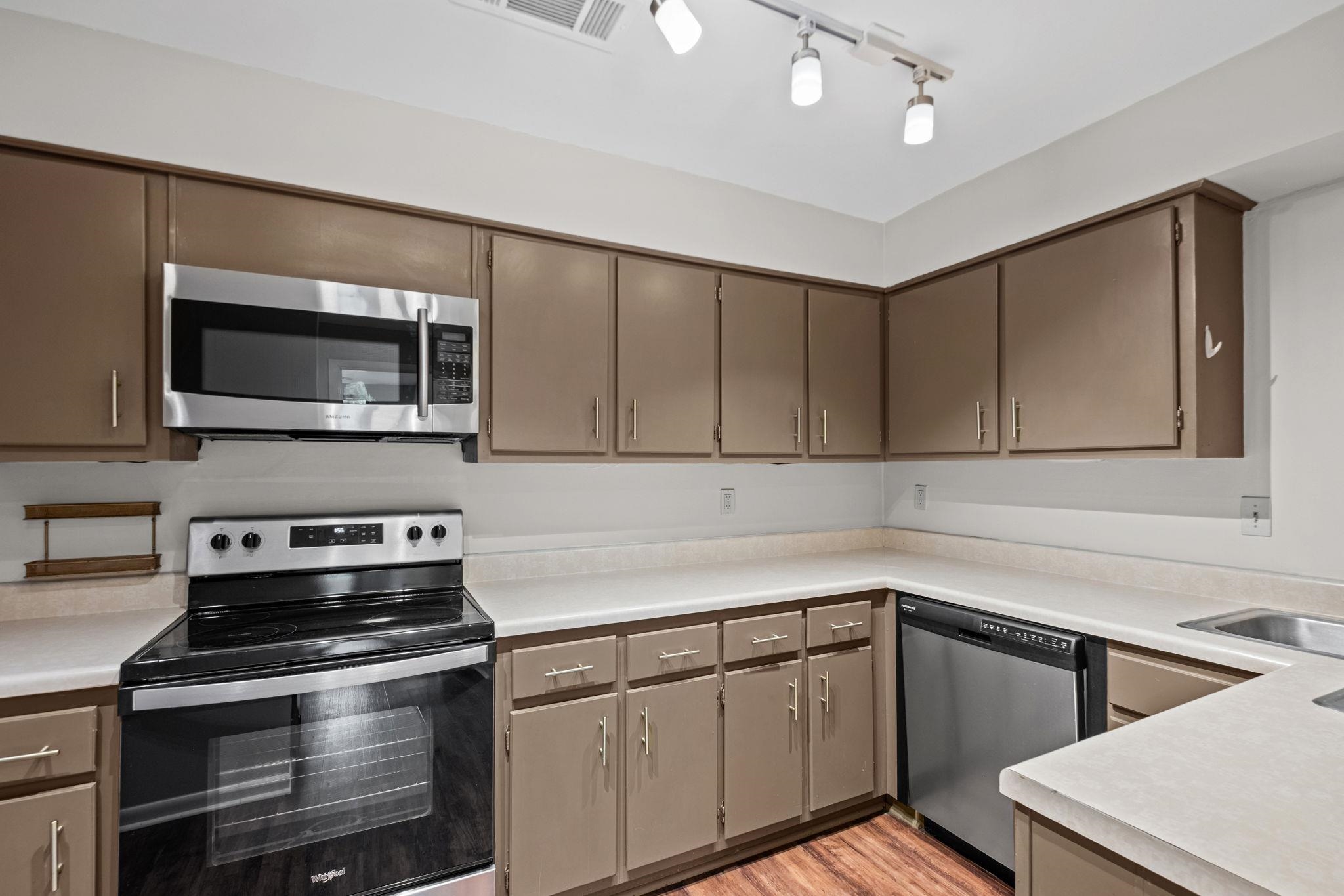 2277 Union Ave 103 Property Photo 17