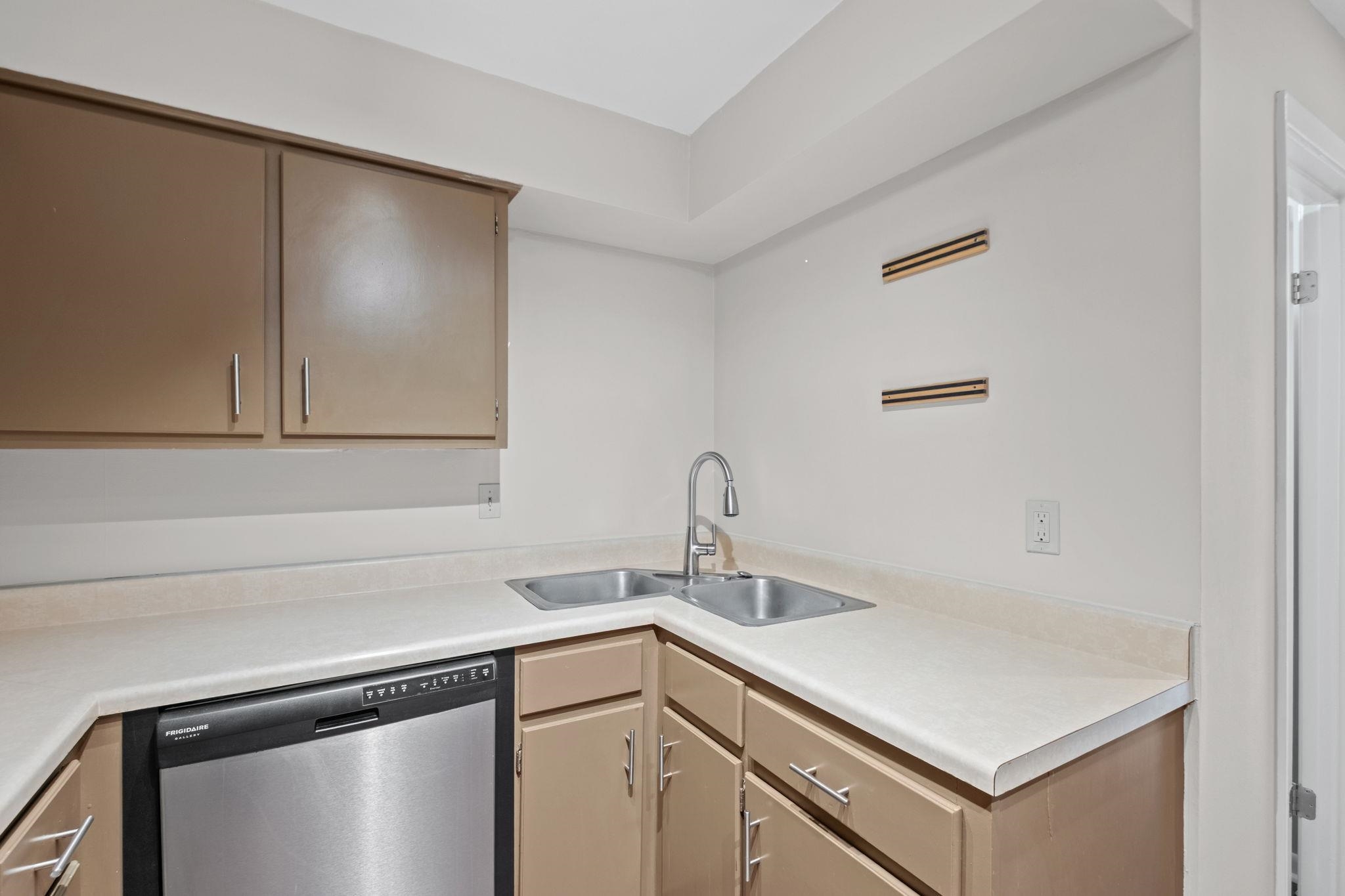 2277 Union Ave 103 Property Photo 19
