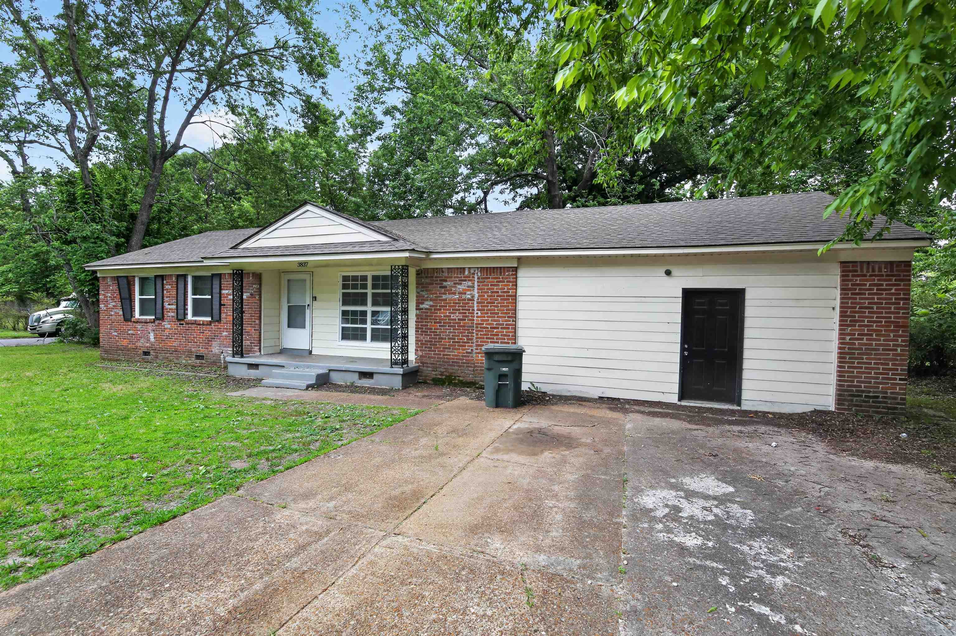3837 Voltaire Ave Property Photo 3