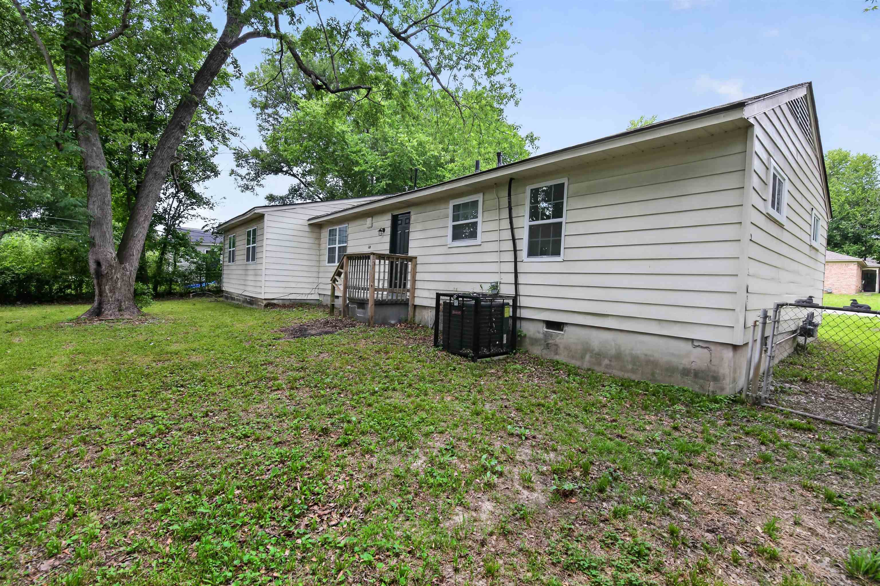 3837 Voltaire Ave Property Photo 5