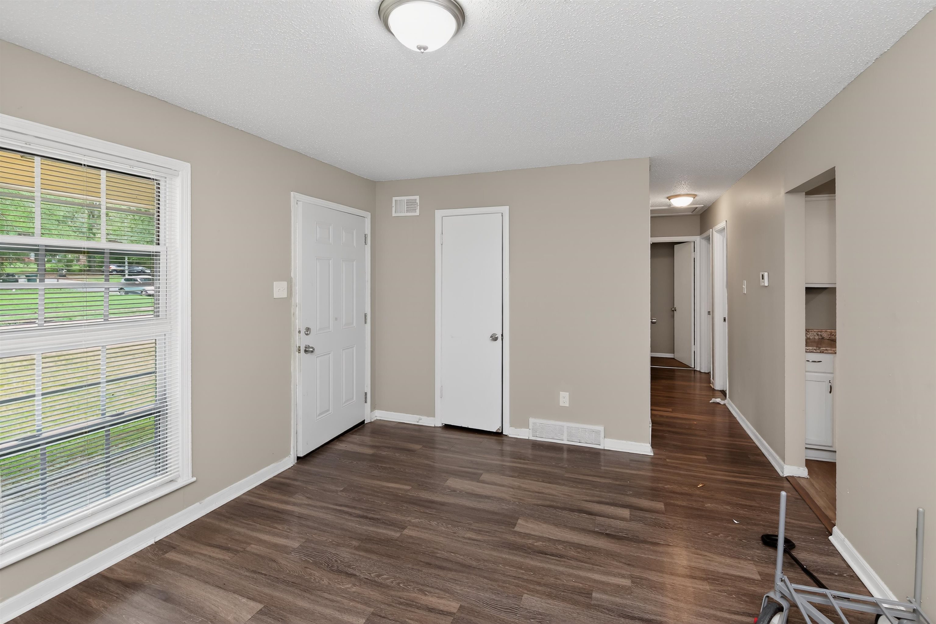 3837 Voltaire Ave Property Photo 9