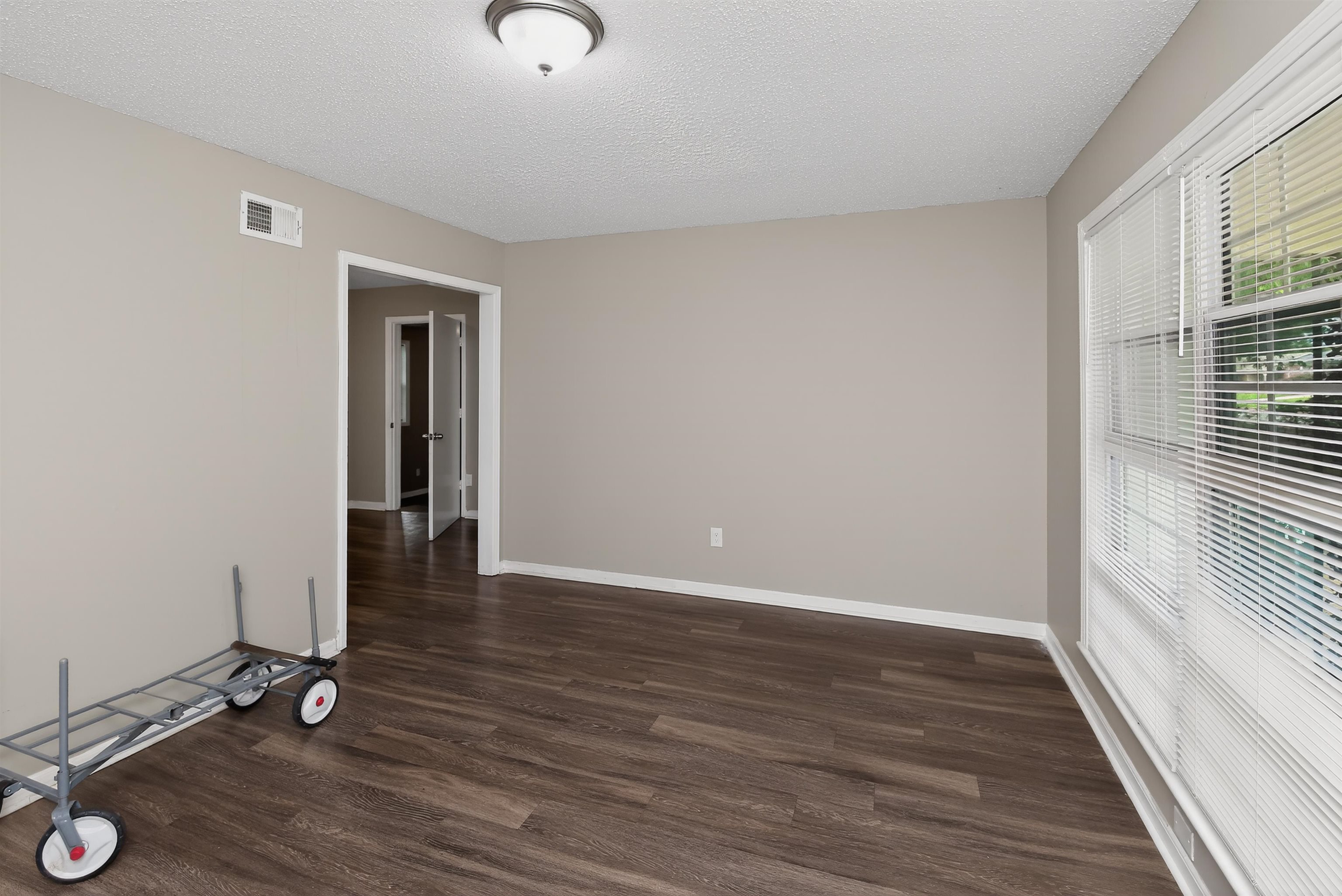 3837 Voltaire Ave Property Photo 12