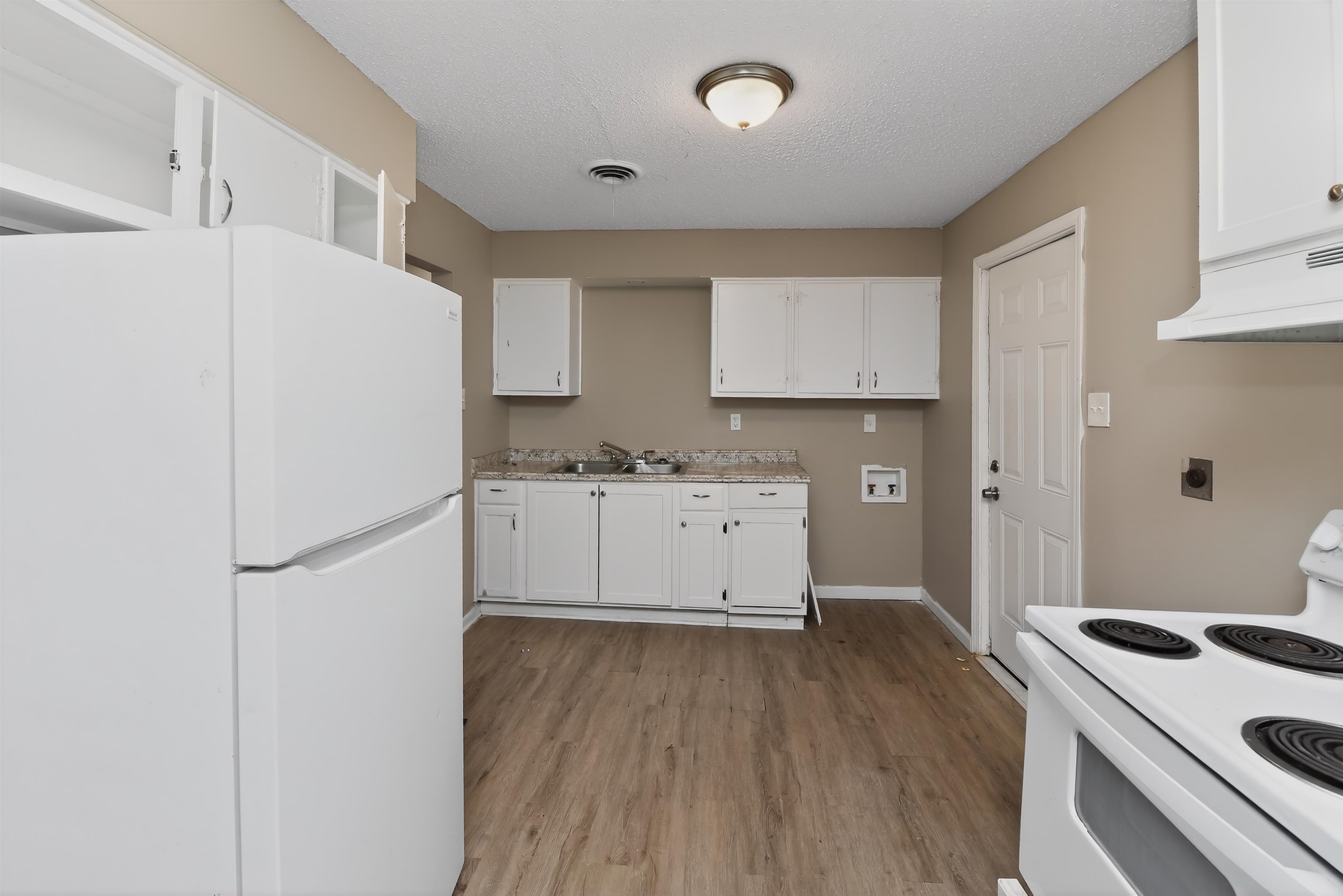 3837 Voltaire Ave Property Photo 22