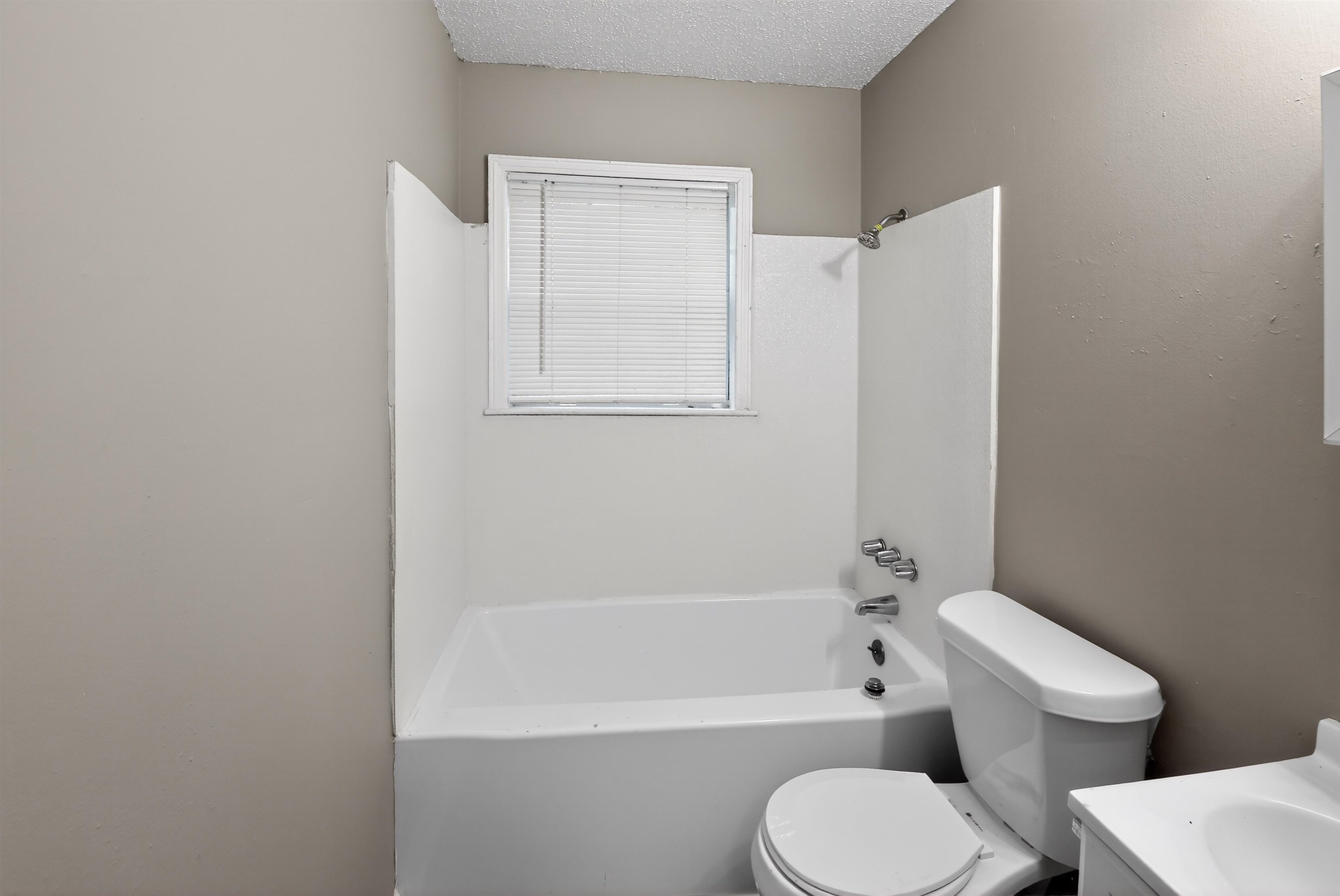 3837 Voltaire Ave Property Photo 28