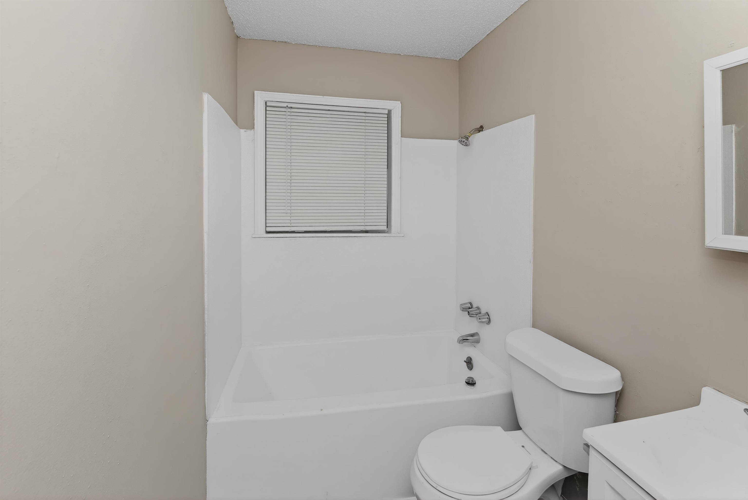 3837 Voltaire Ave Property Photo 31