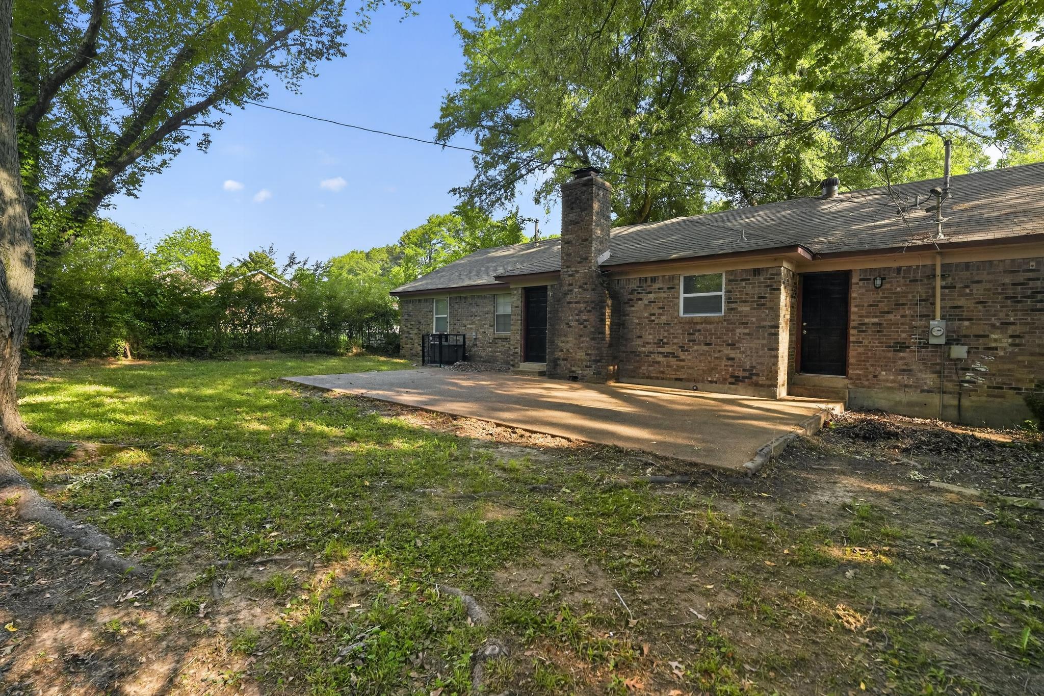 2015 E Holmes Rd Property Photo 10