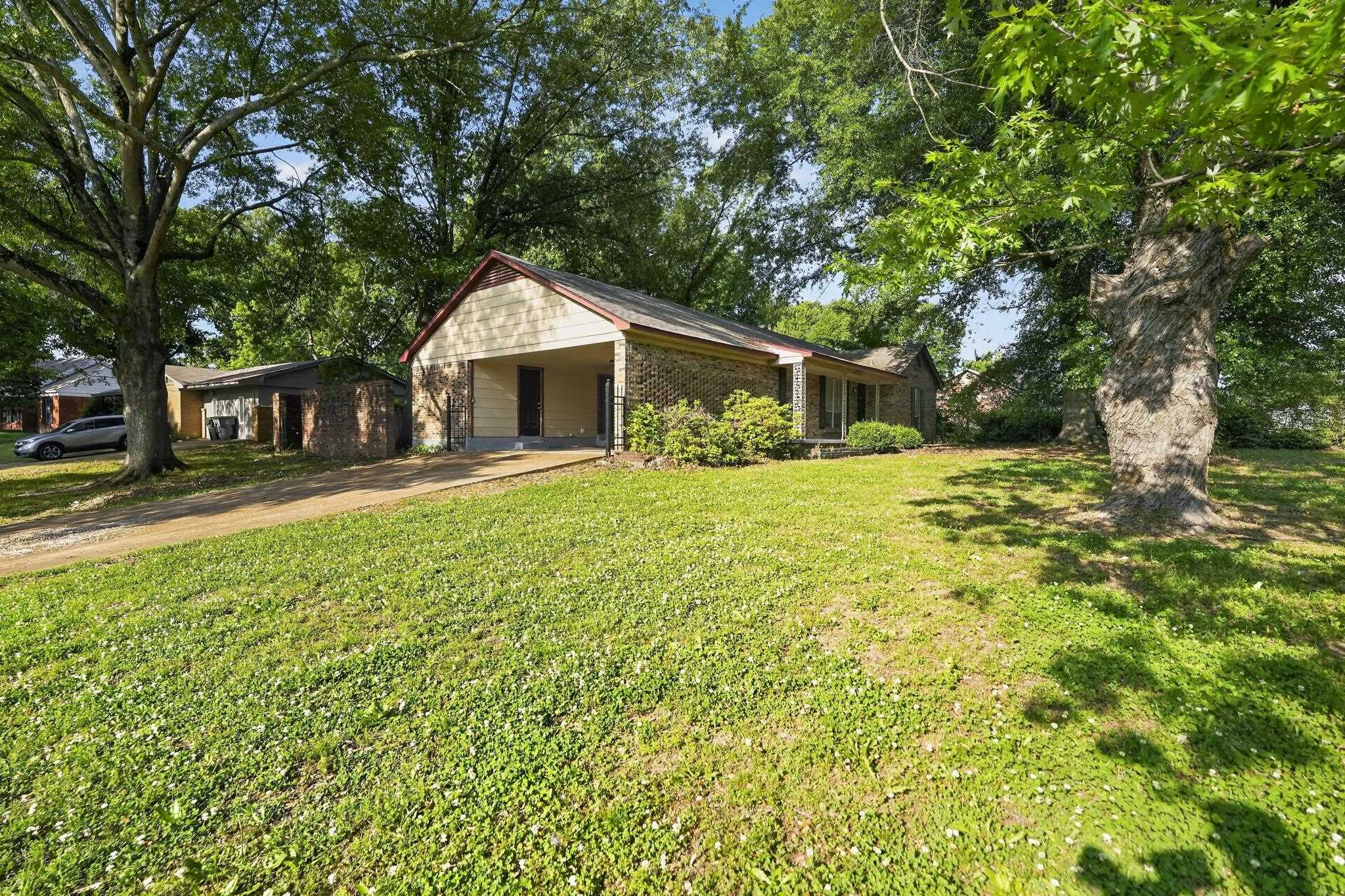 2015 E Holmes Rd Property Photo 12