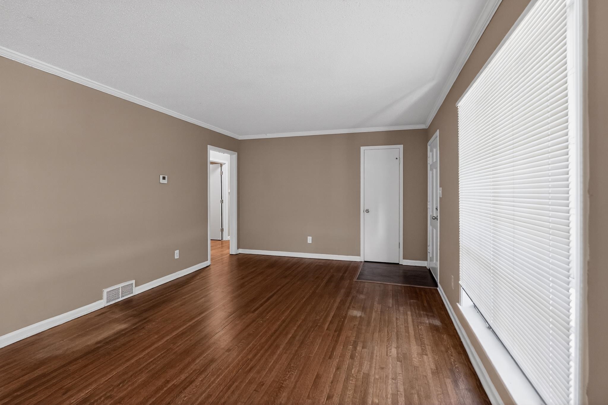 2015 E Holmes Rd Property Photo 14