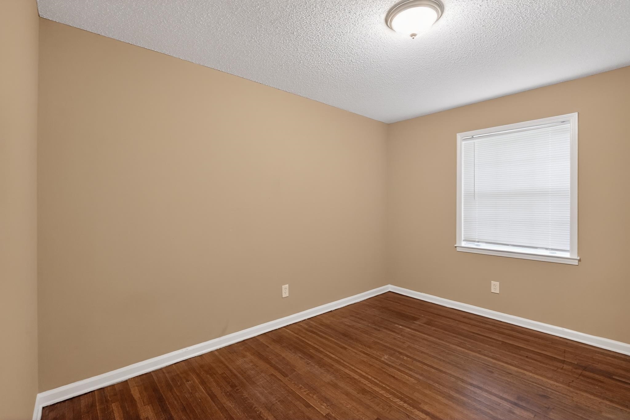 2015 E Holmes Rd Property Photo 18