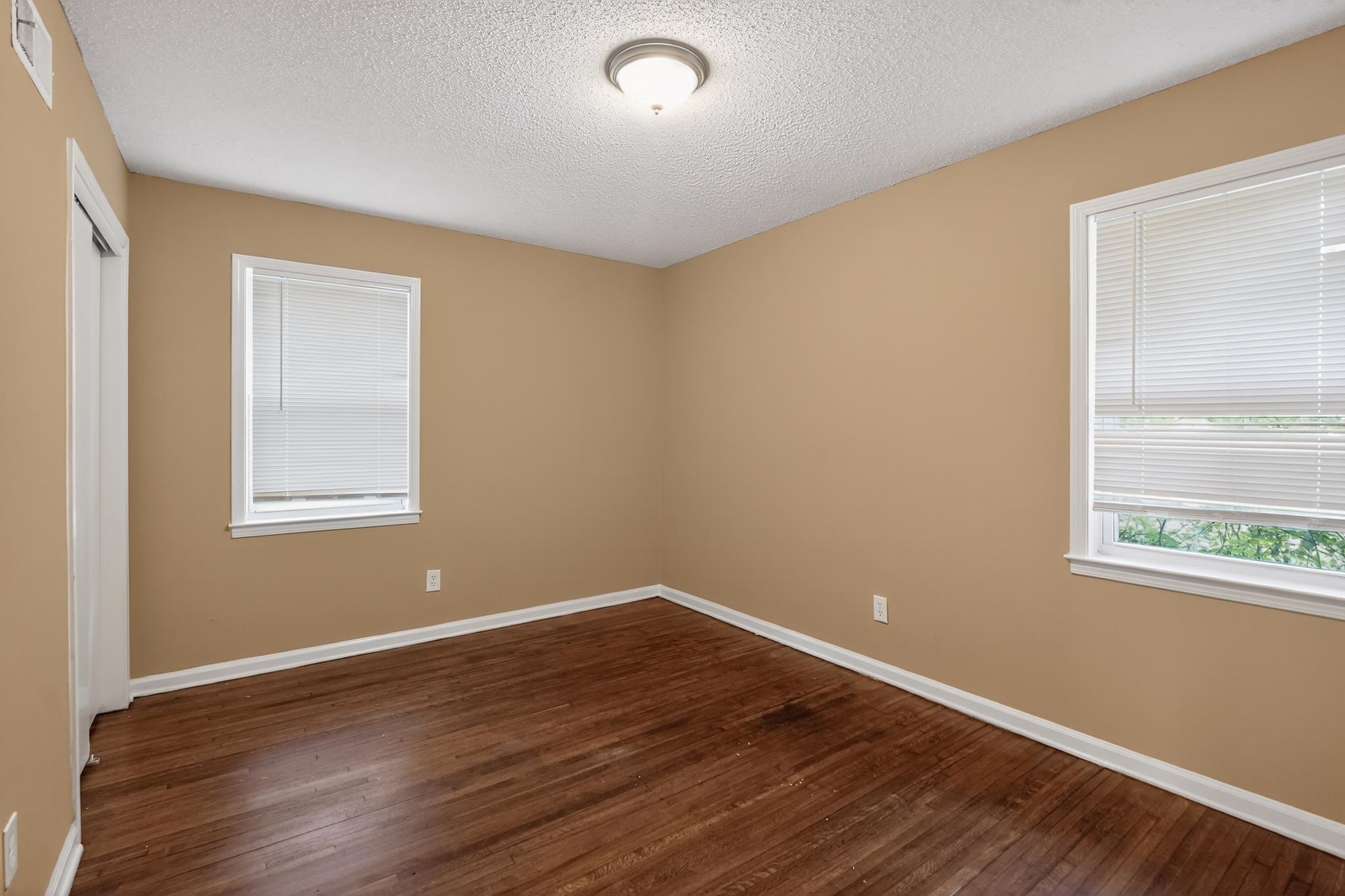 2015 E Holmes Rd Property Photo 26
