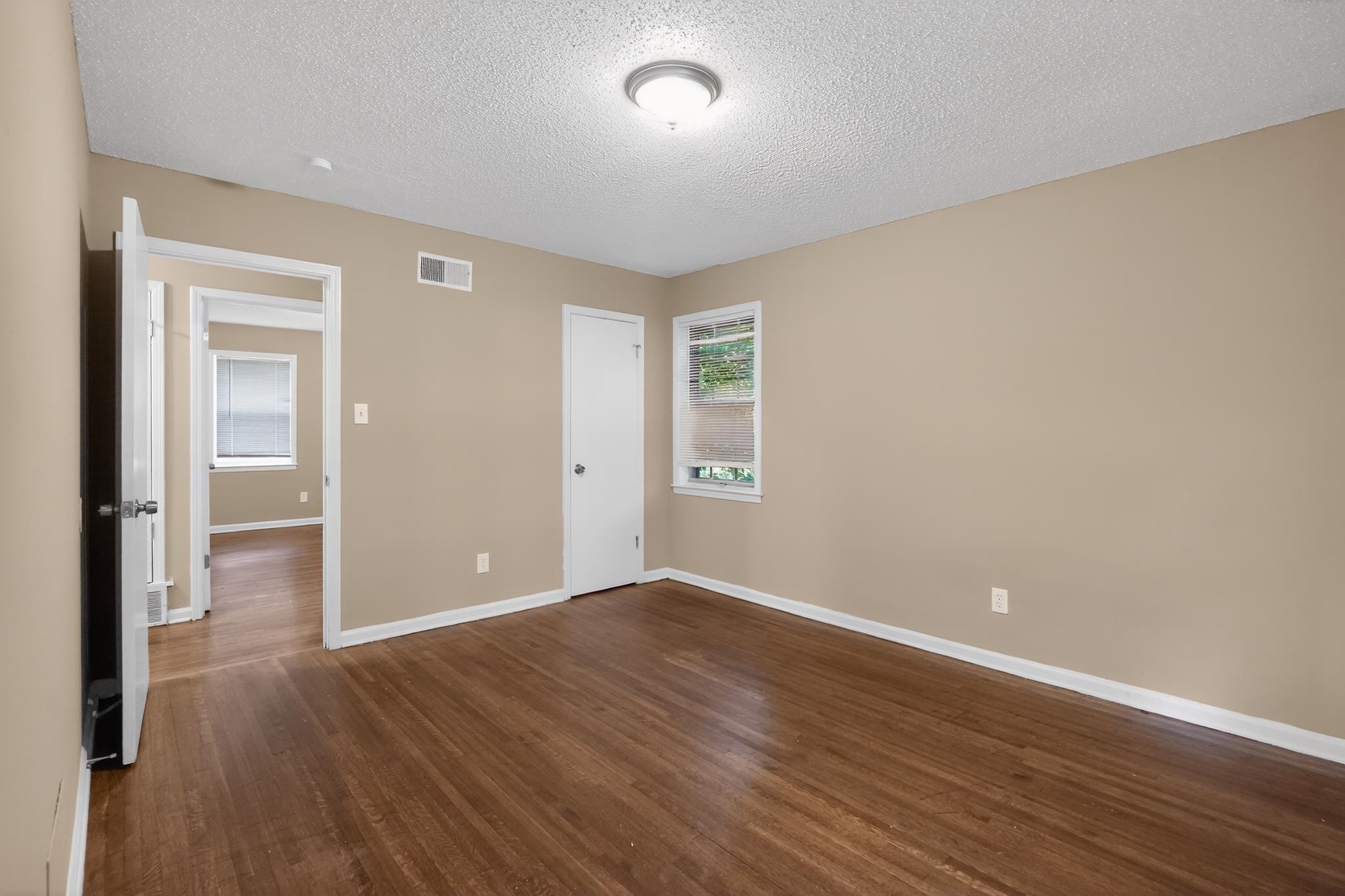 2015 E Holmes Rd Property Photo 27